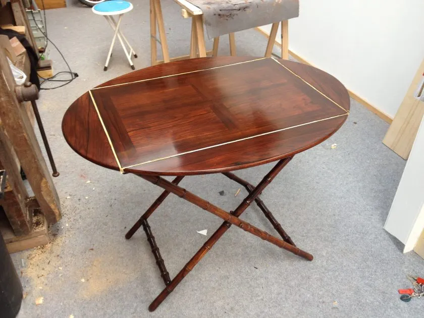 Restauration d'une table d'appoint en Palissandre des Indes
