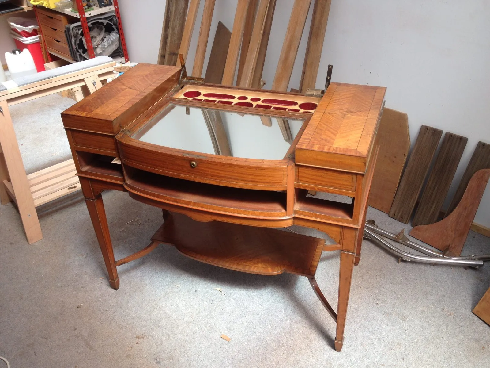 Restauration du mecanisme d'une coiffeuse anglaise de style Queen Anne