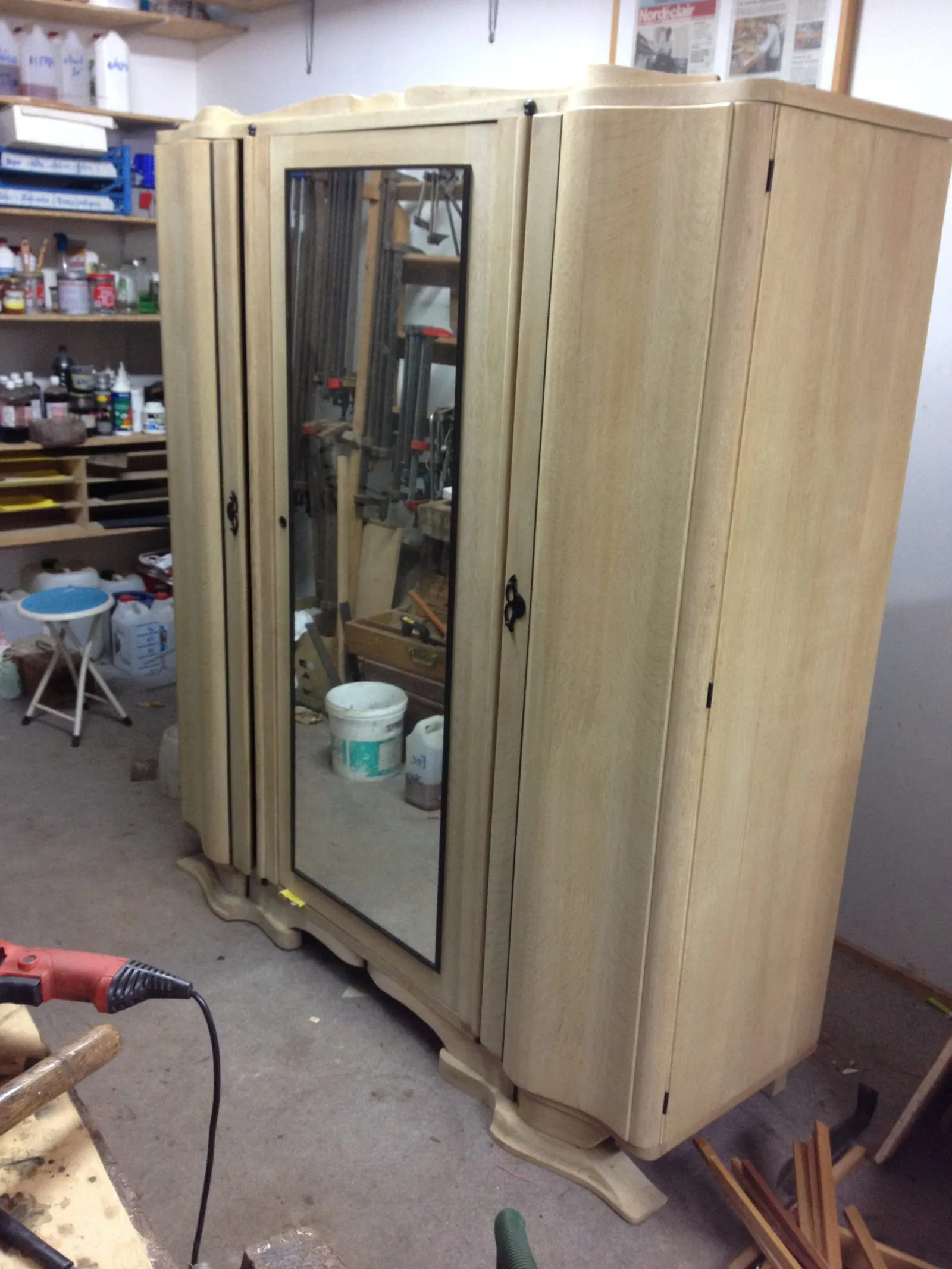 Restauration d'une armoire époque Art déco