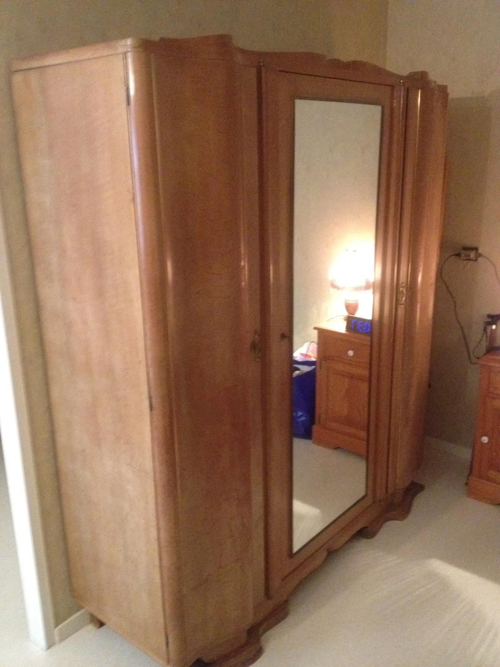 Restauration d'une armoire époque Art déco — avant restauration
