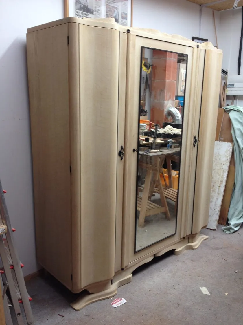 Restauration d'une armoire époque Art déco