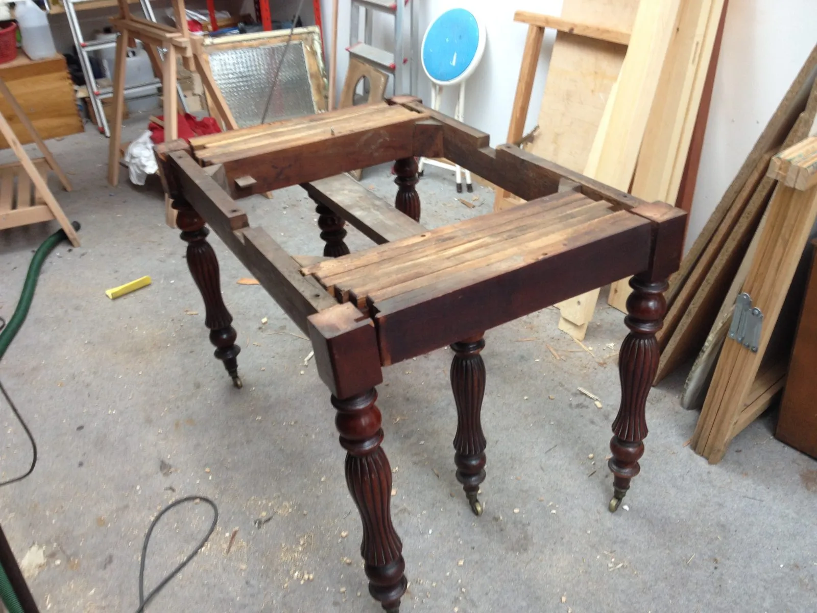 Table à rallonge en Acajou — avant restauration