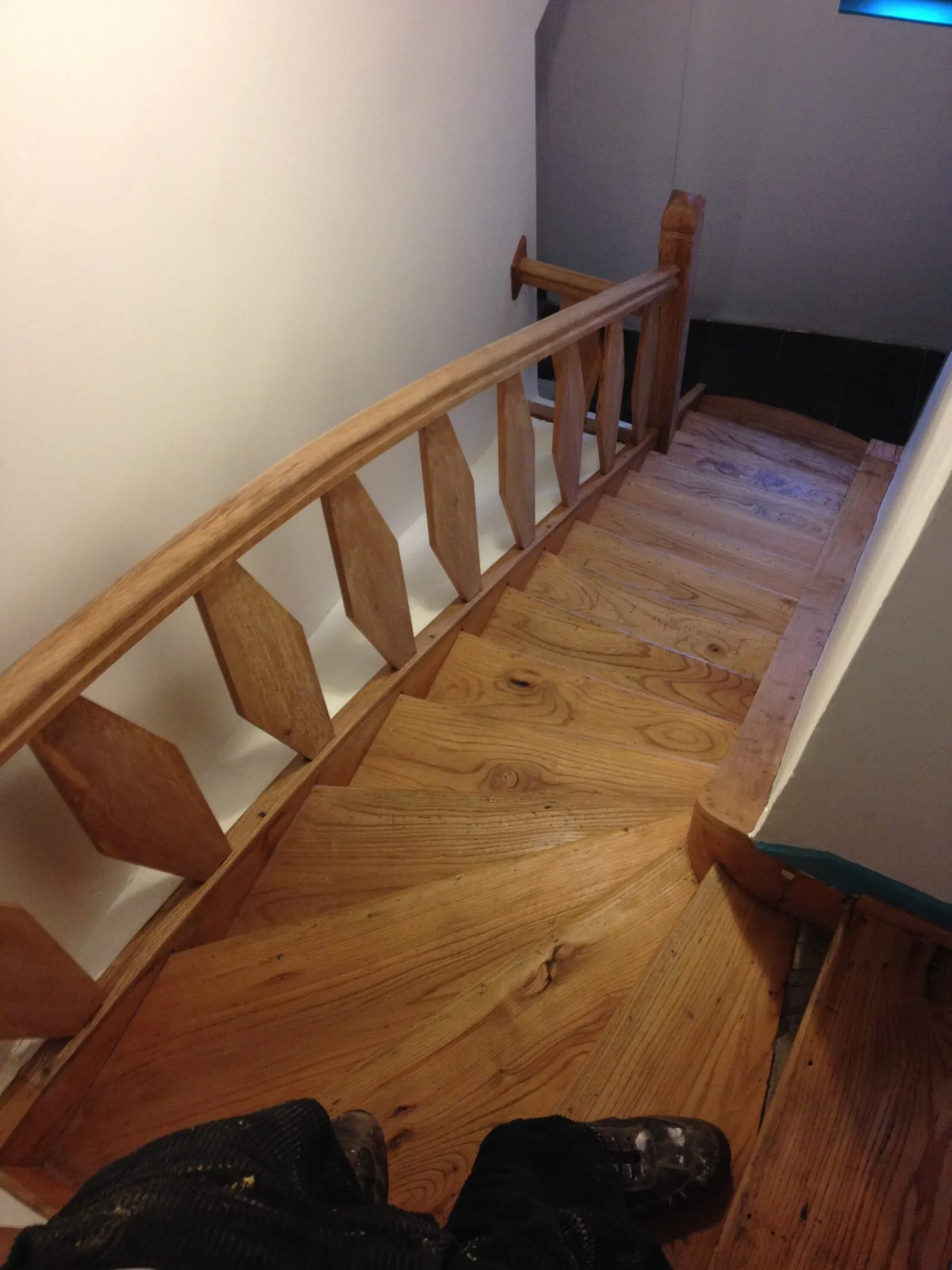 Restauration d'un escalier 1930 en orme français massif