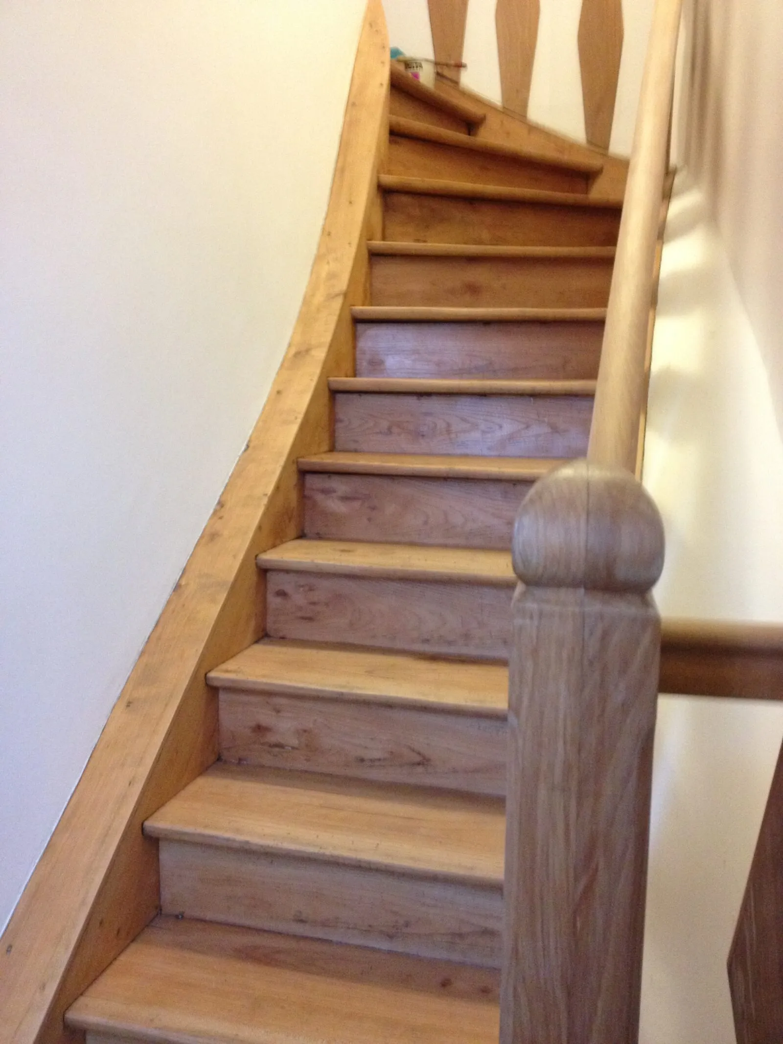 Restauration d'un escalier 1930 en orme français massif