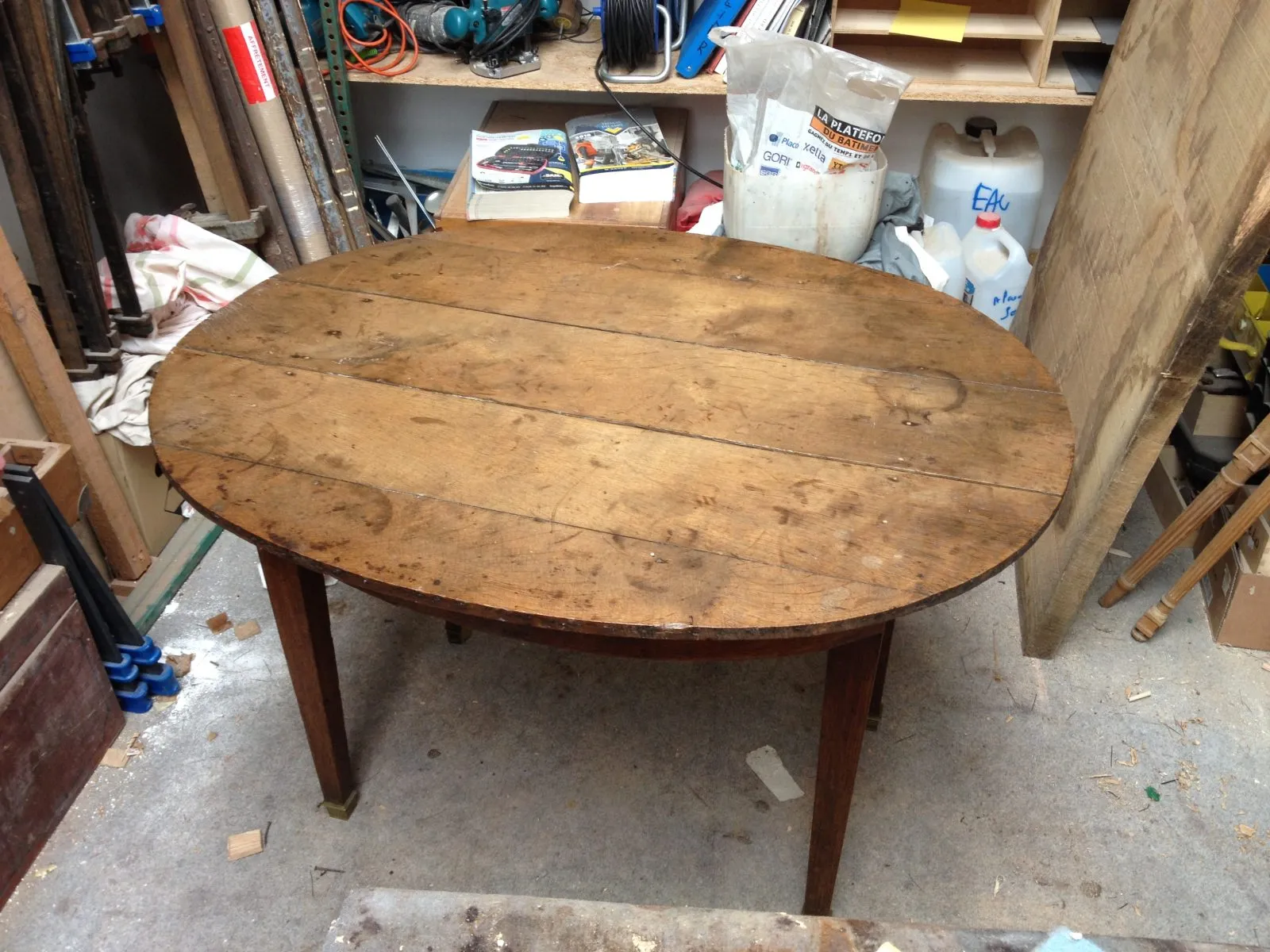 Restauration d'une table de style Louis XVI en chêne massif - Epoque XIXème — avant restauration