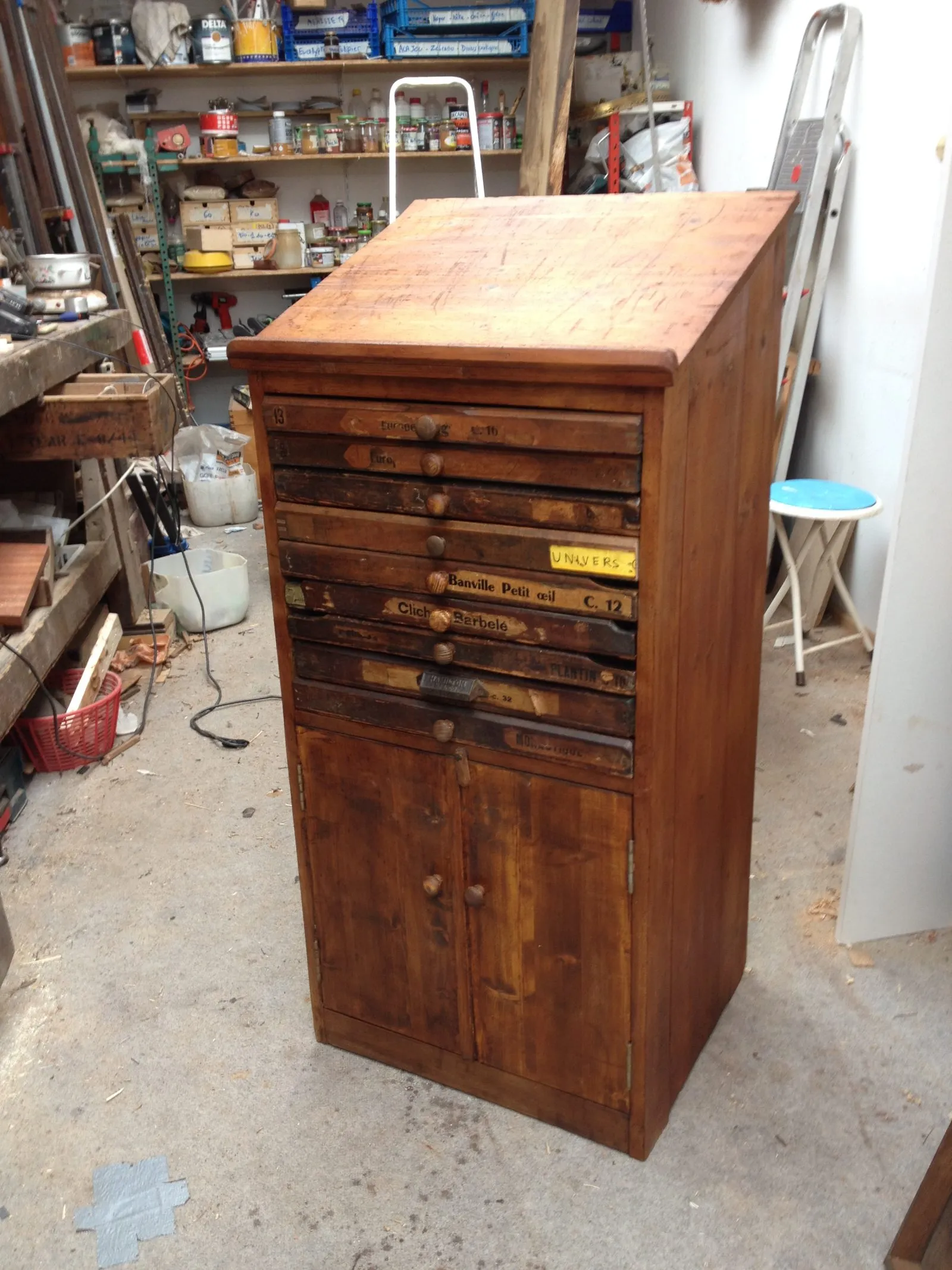 Restauration d'un meuble d'imprimerie — avant restauration