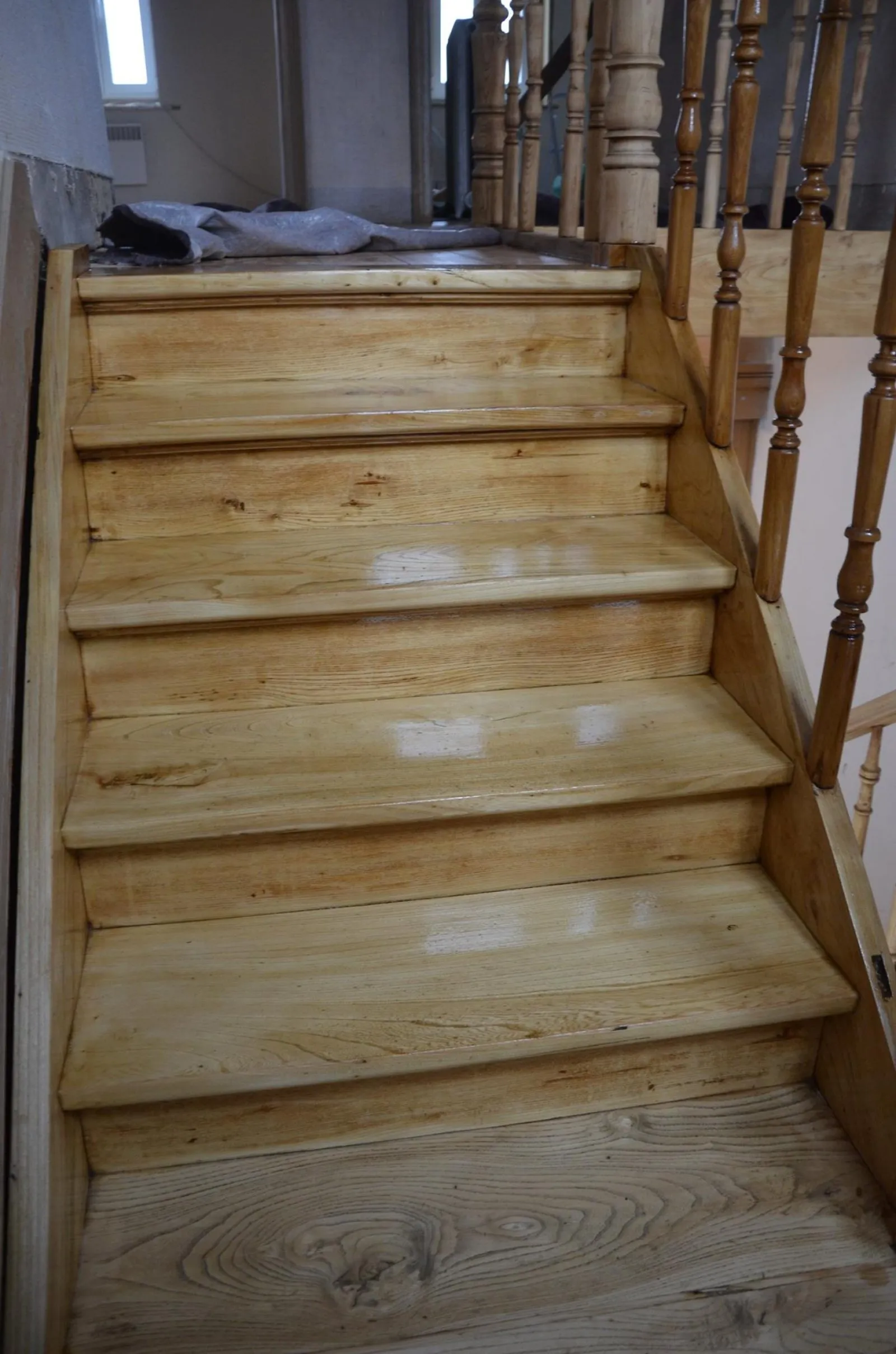 Escalier en orme massif daté sur plan d'architecte de 1928