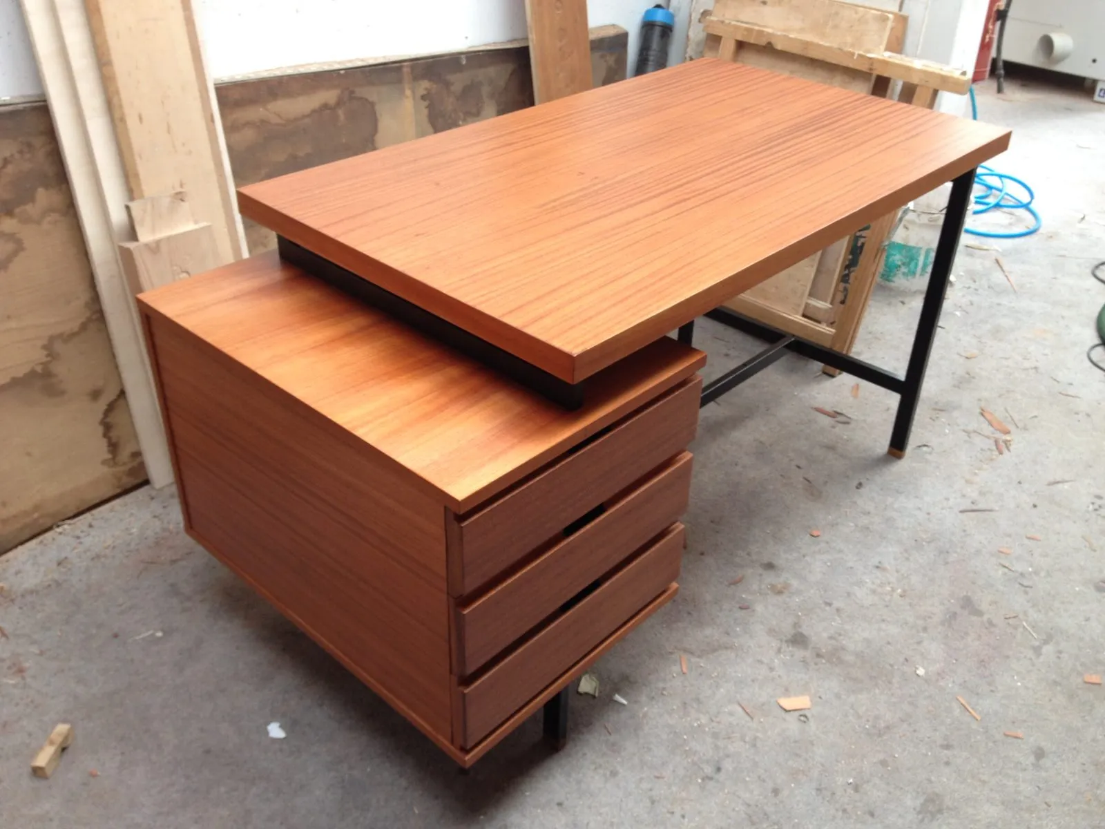 Restauration d'un Bureau du designer GUARICHE