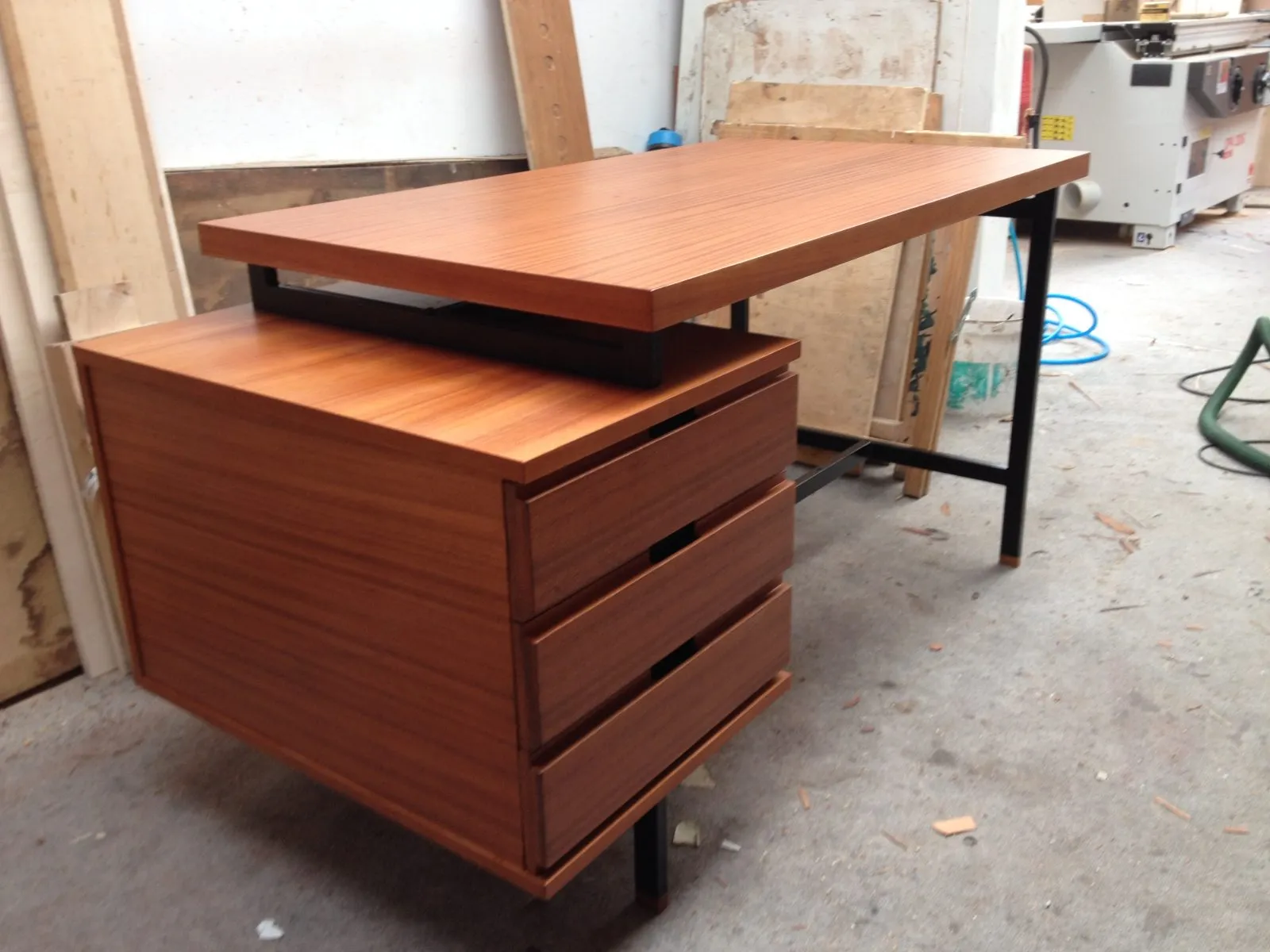 Restauration d'un Bureau du designer GUARICHE