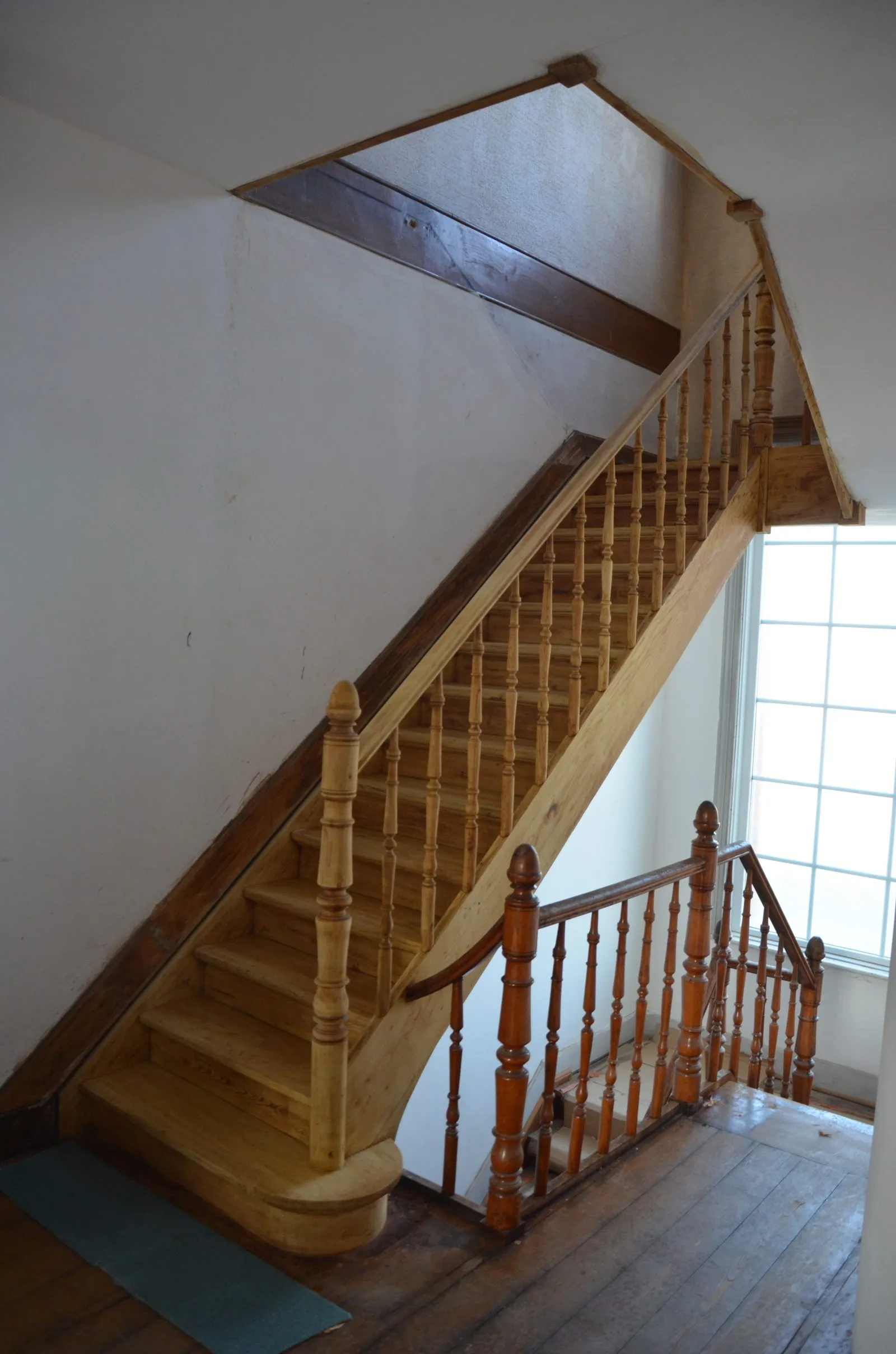 Escalier en orme massif daté sur plan d'architecte de 1928