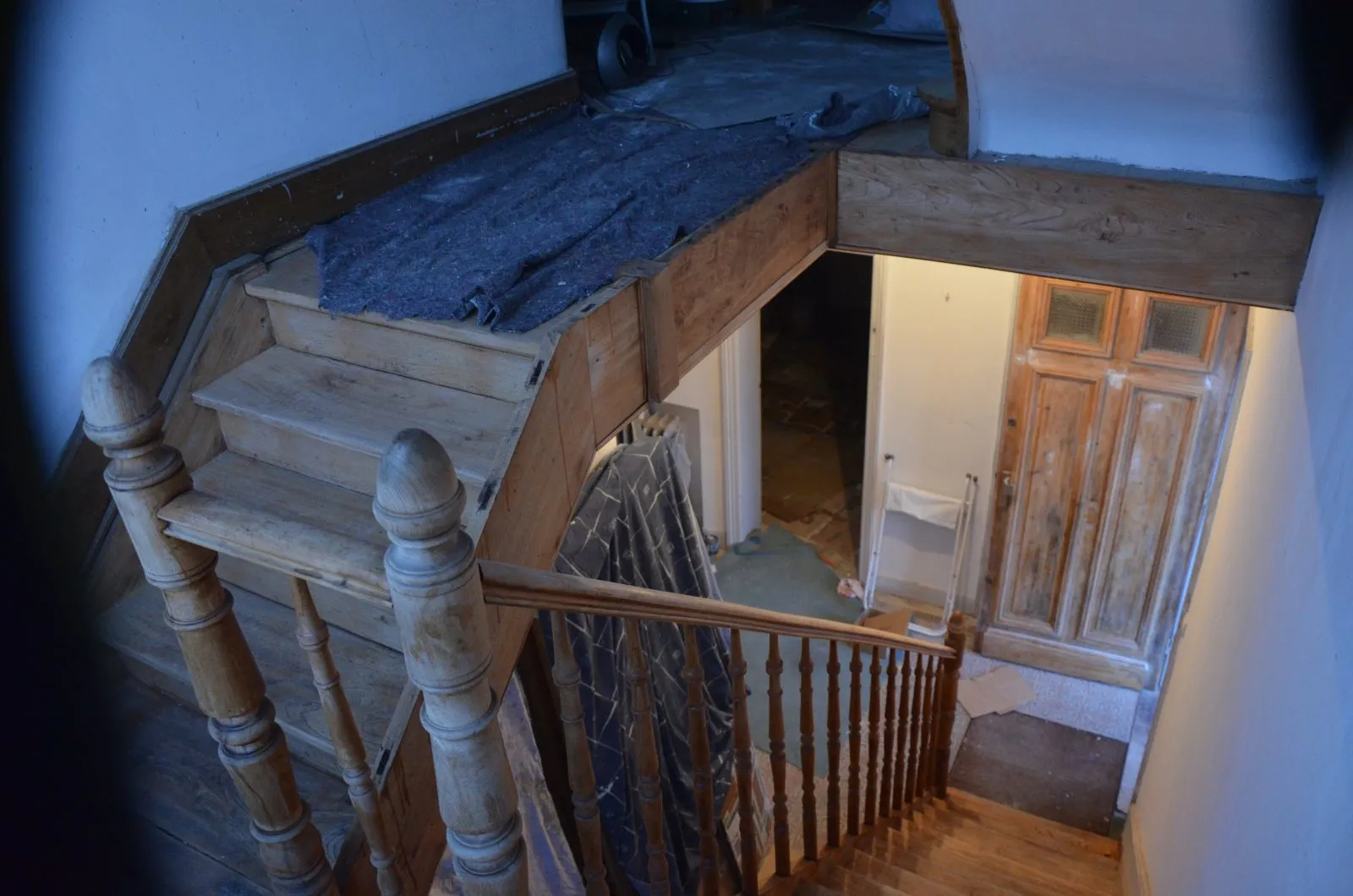 Escalier en orme massif daté sur plan d'architecte de 1928