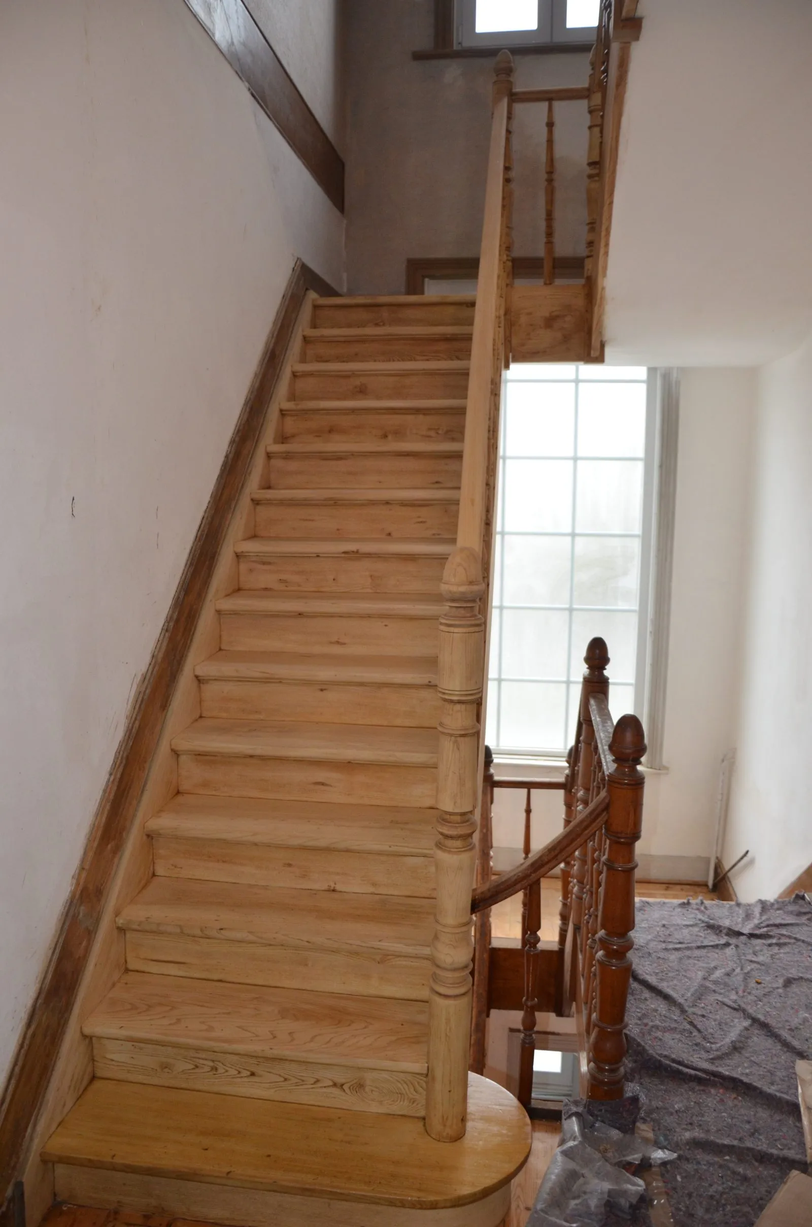 Escalier en orme massif daté sur plan d'architecte de 1928