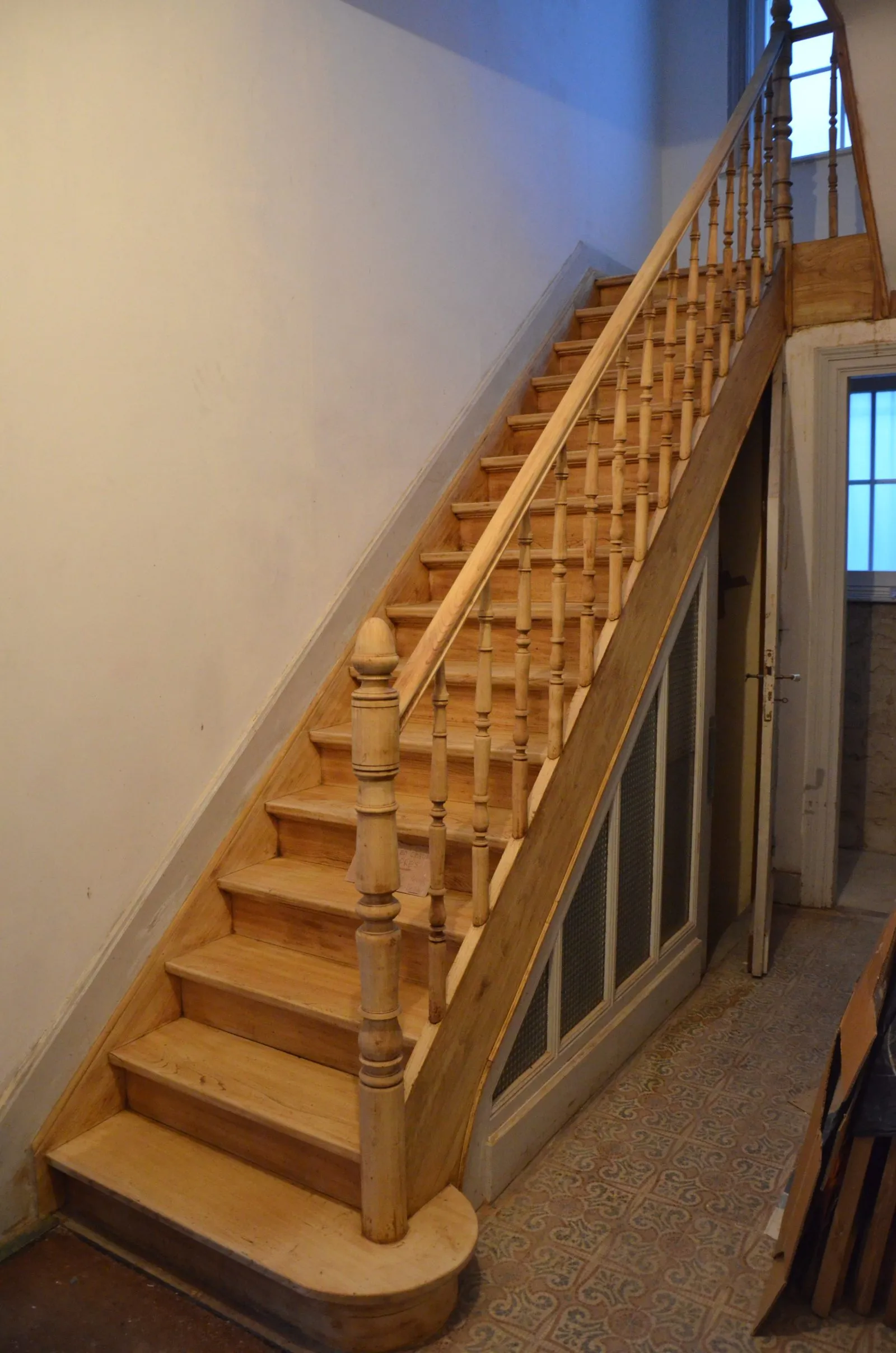 Escalier en orme massif daté sur plan d'architecte de 1928