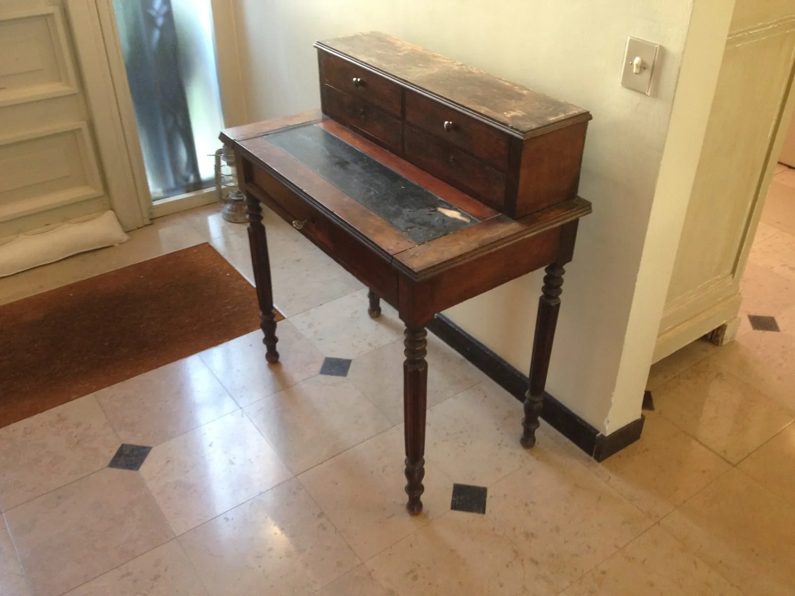 Restauration d'un bonheur du jour époque Louis Philippe en acajou — avant restauration