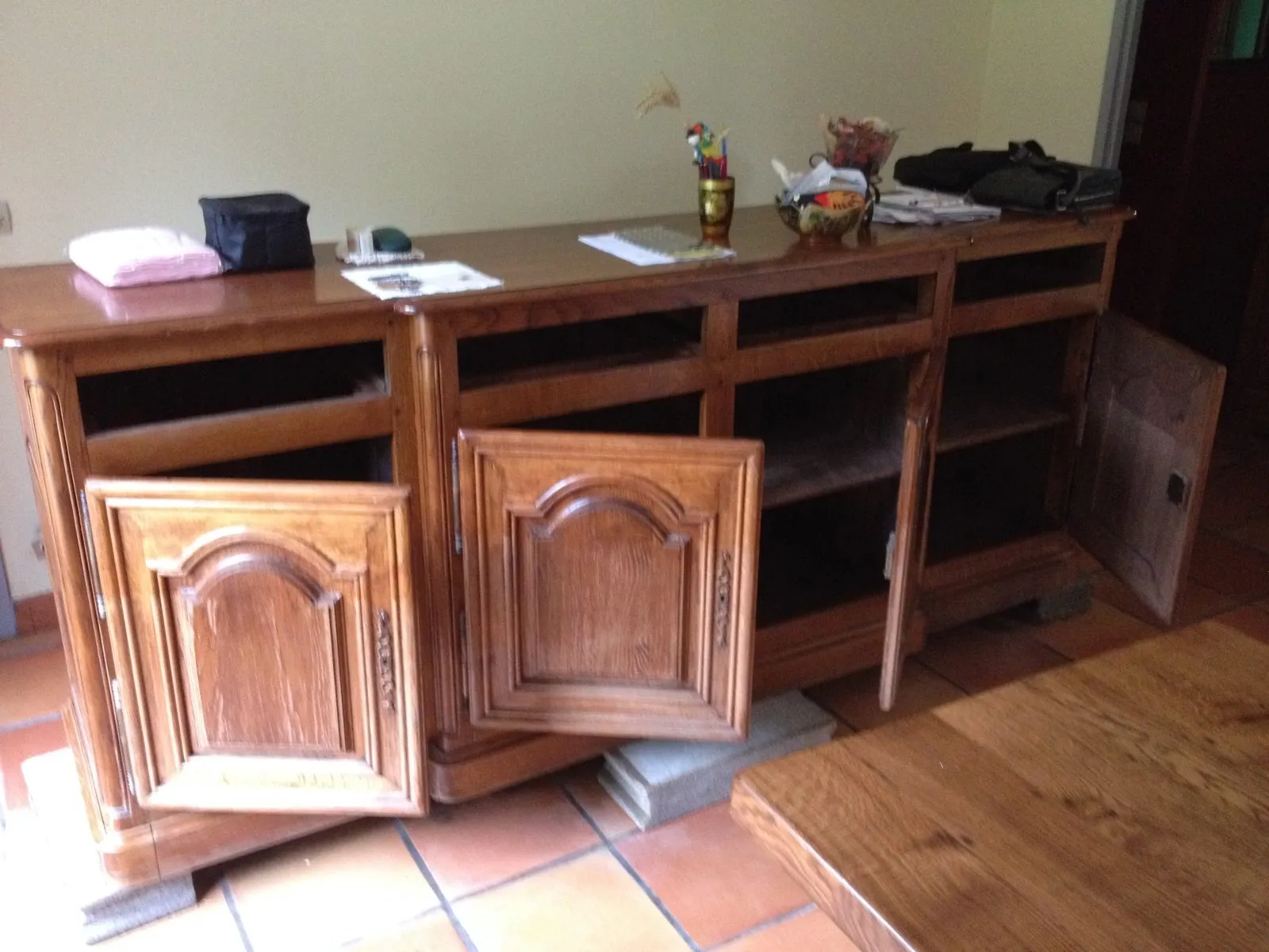 Restauration buffet quatre portes en chêne français massif — avant restauration