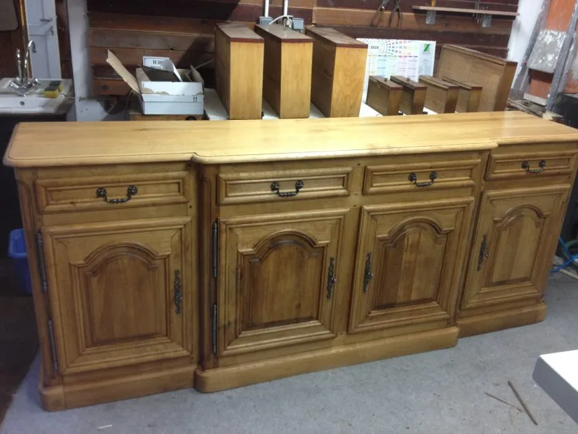 Restauration buffet quatre portes en chêne français massif