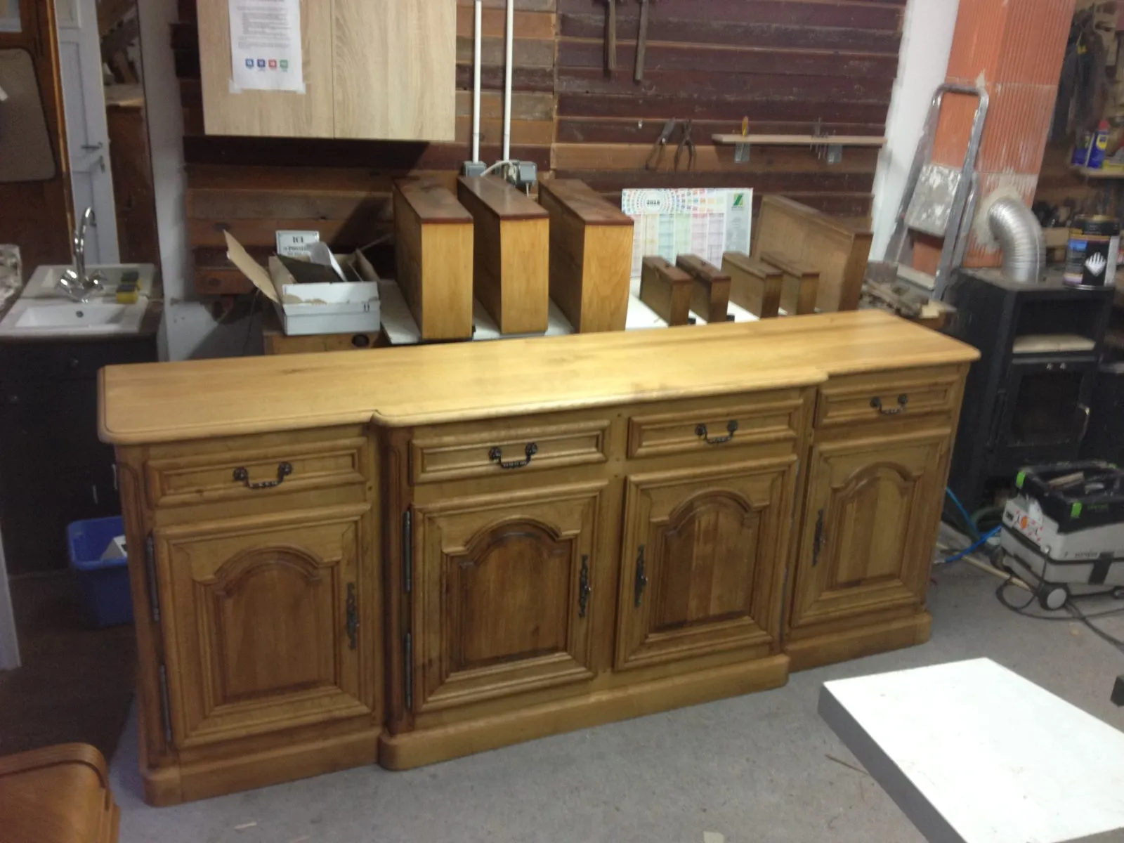 Restauration buffet quatre portes en chêne français massif