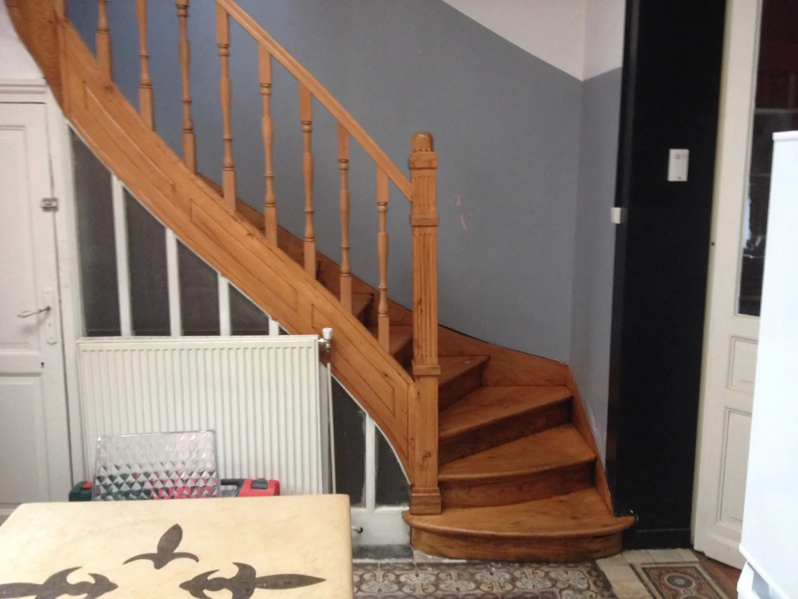Restauration d'un escalier en orme massif époque 1925