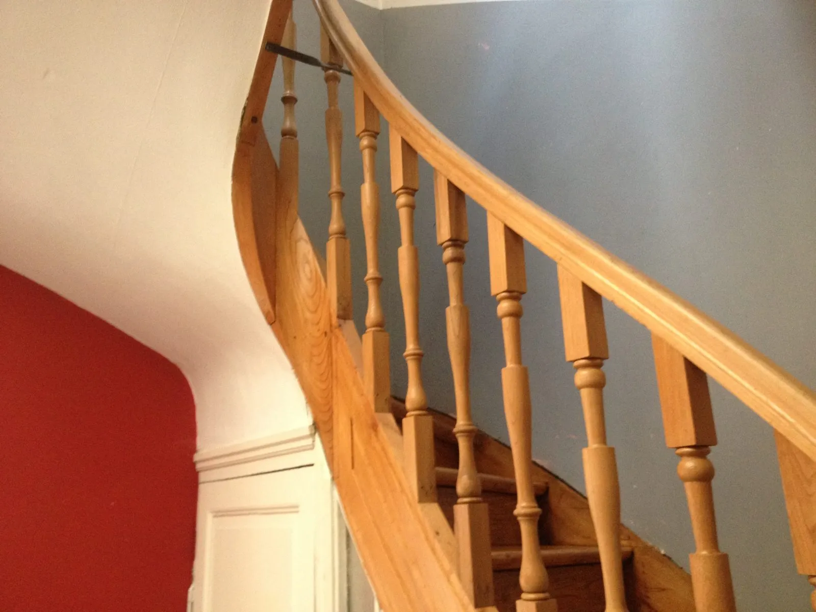 Restauration d'un escalier en orme massif époque 1925
