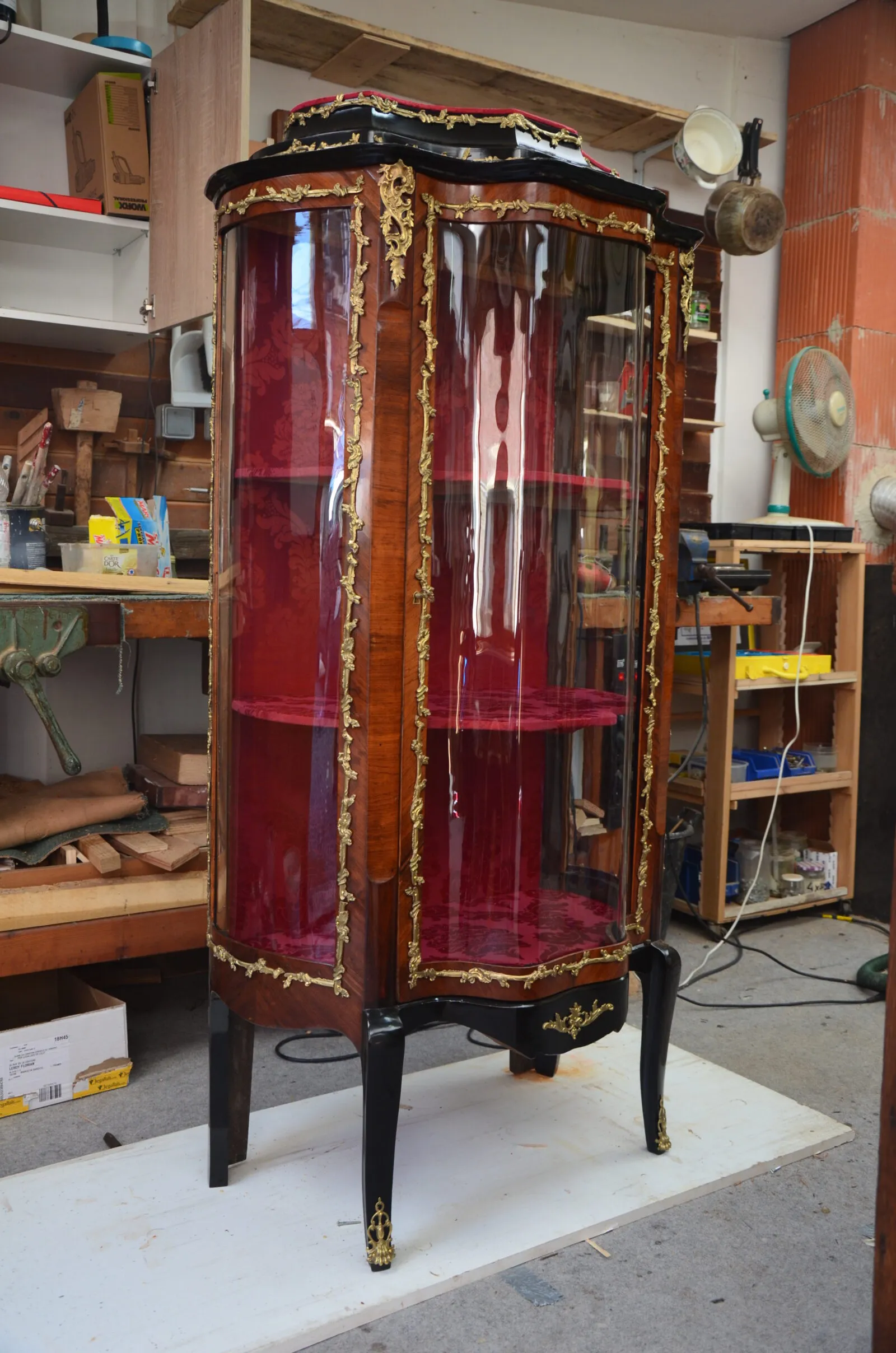 Restauration d'une vitrine époque Napoléon III