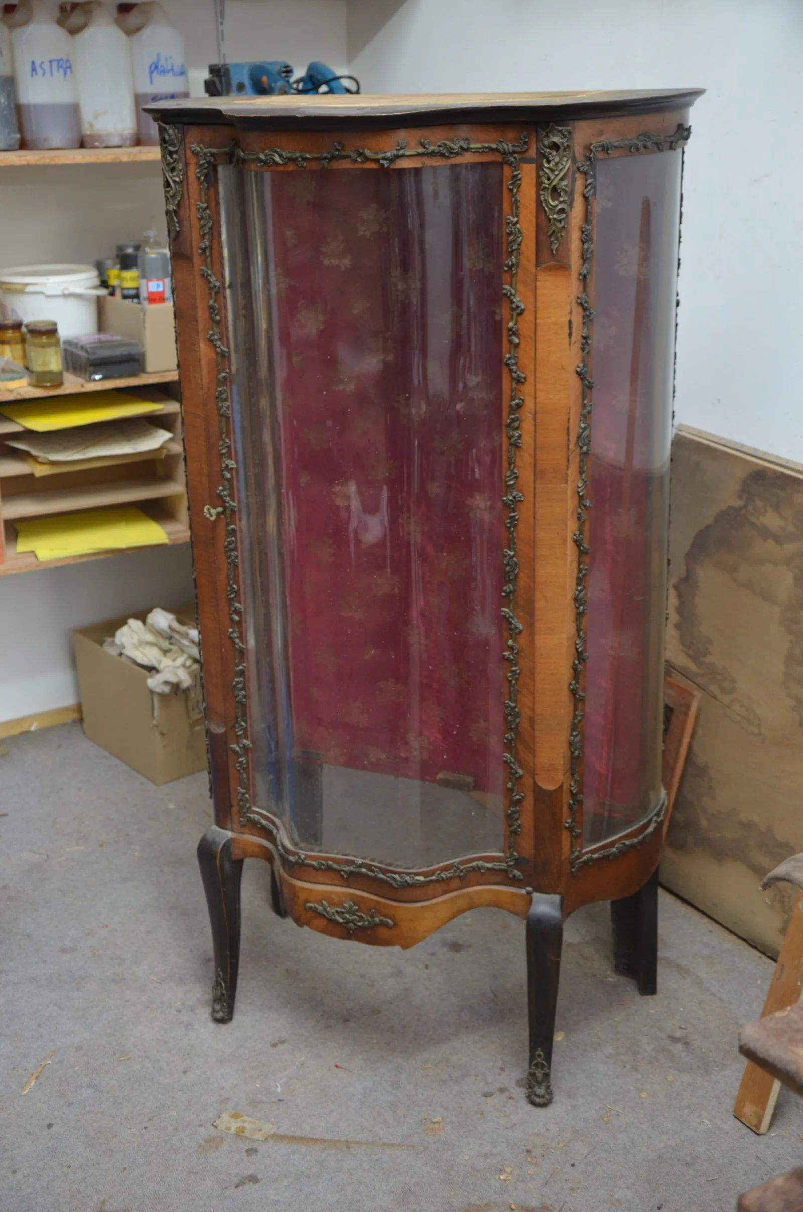 Restauration d'une vitrine époque Napoléon III