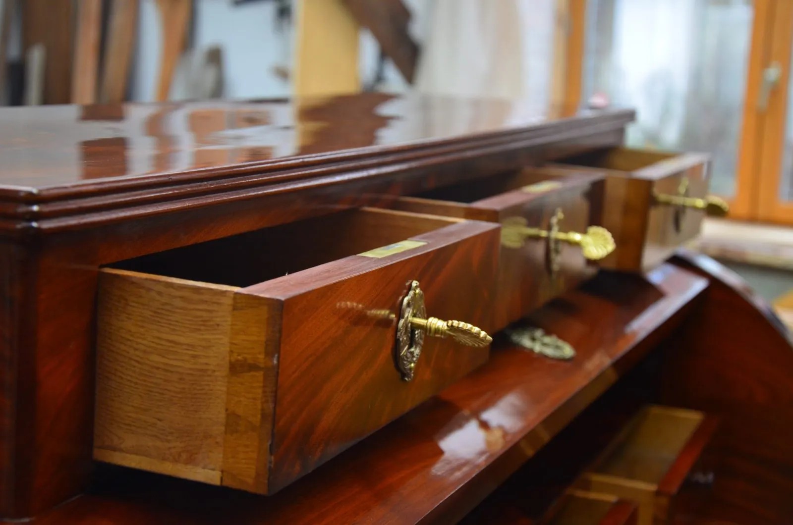 Restauration d'un bureau à cylindre époque Empire