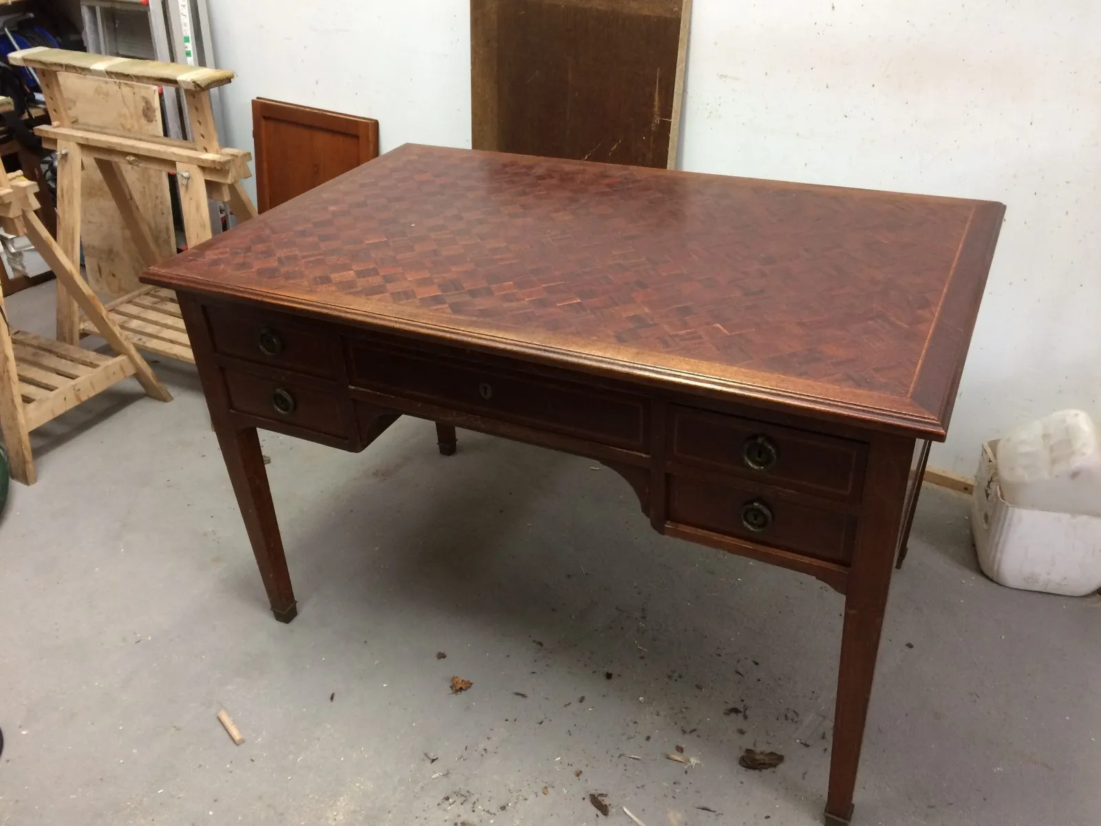Restauration d'un atypique bureau Louis XVI