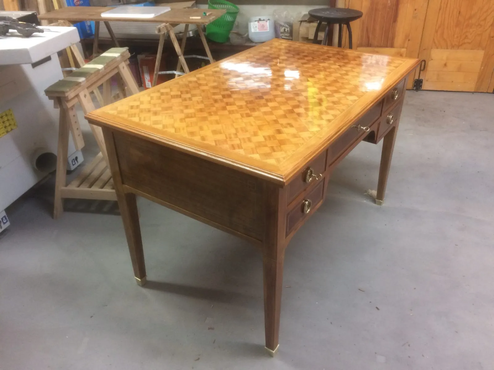 Restauration d'un atypique bureau Louis XVI