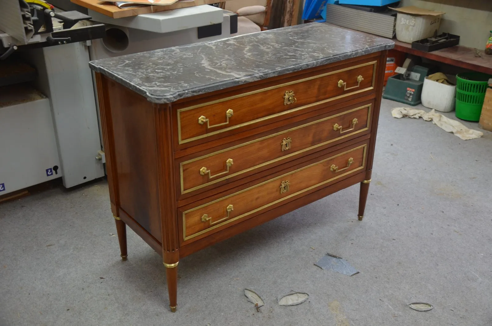 Restauration d'une commode Louis XVI — avant restauration