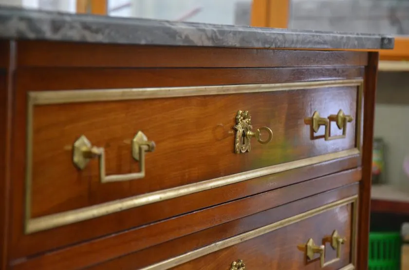 Restauration d'une commode Louis XVI