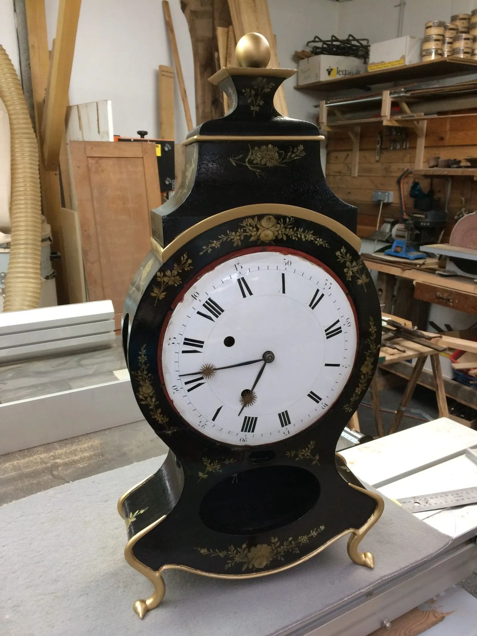 Restauration d'une pendule Neufchatéloise datée 1835