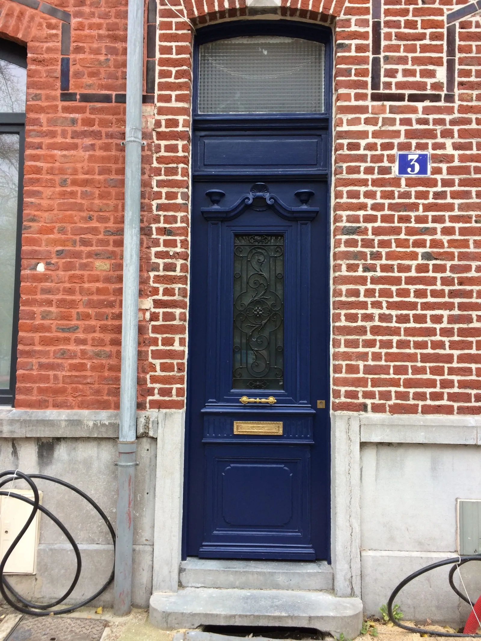 Restauration et remplacement d'une porte époque 1930 en pin massif