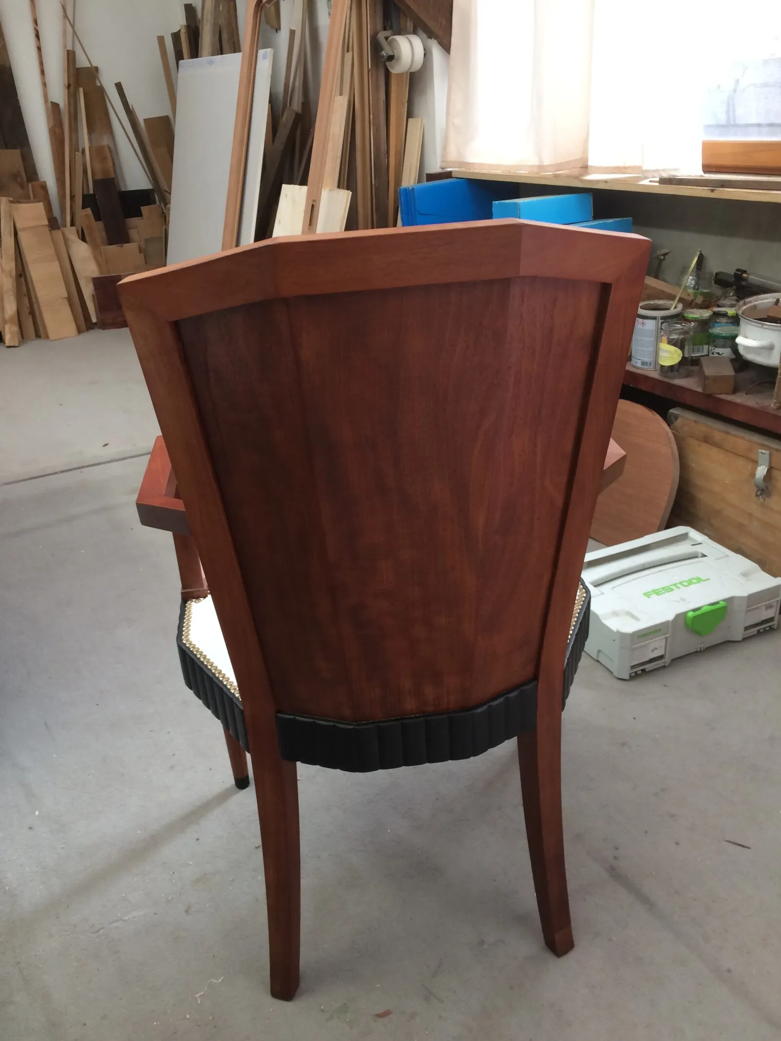 Restauration d'une Table + 8 chaises époque Art Déco estampillées Fernand Chambon