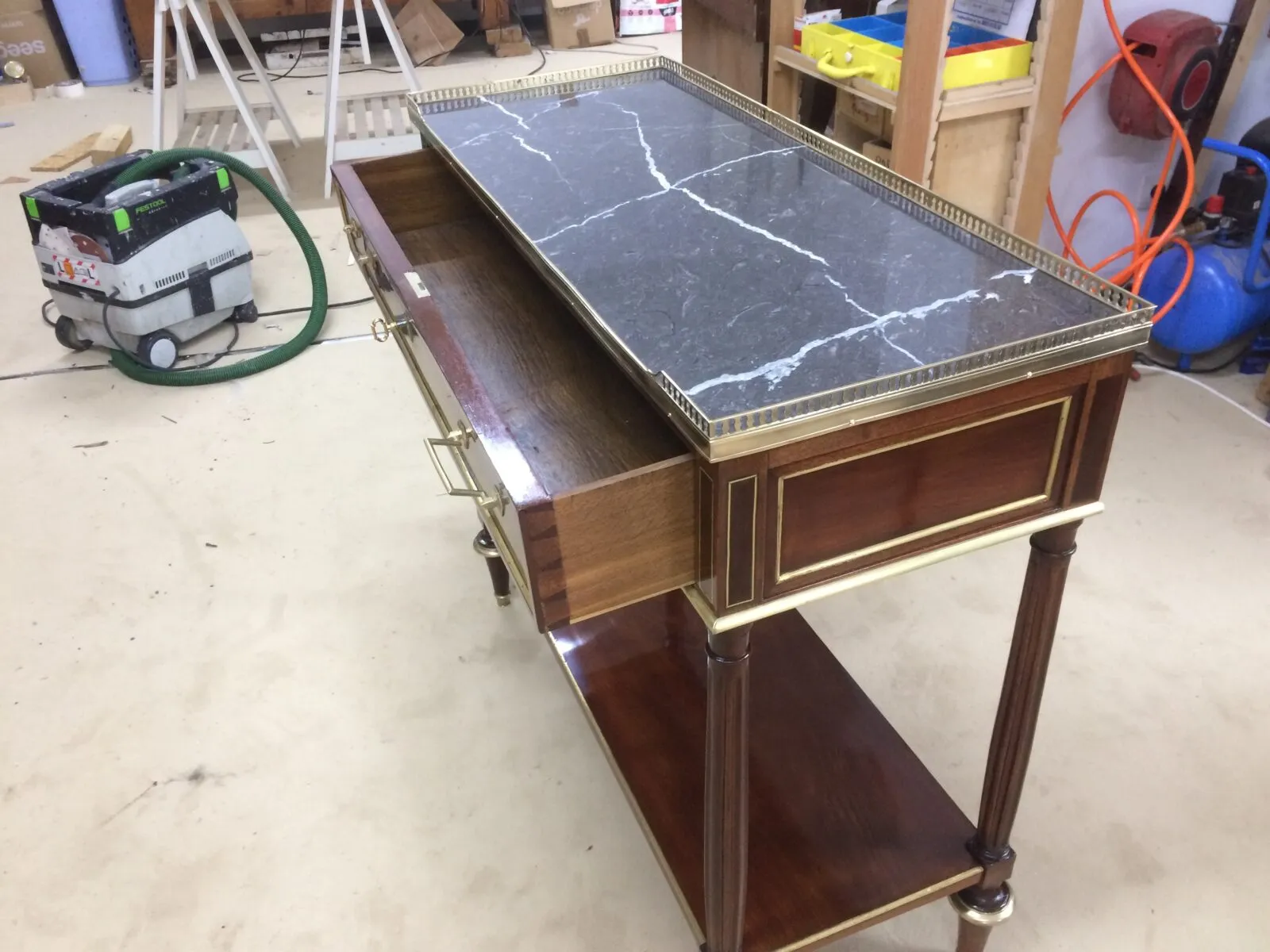 Console Louis XVI