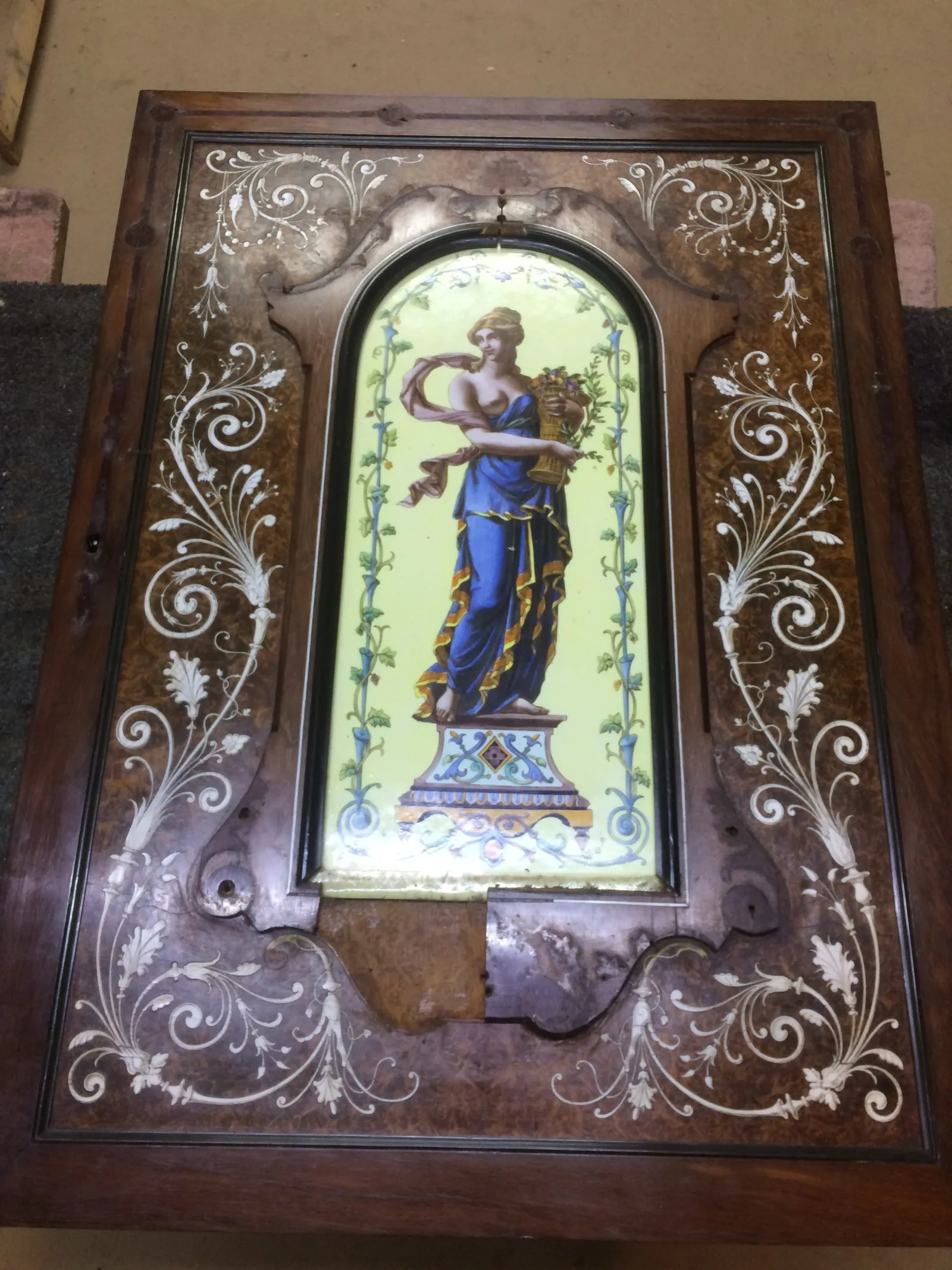 Meuble d'appui Napoléon III - Ivoire, Amourette, pierres précieuses , Céramique par PICHENOT