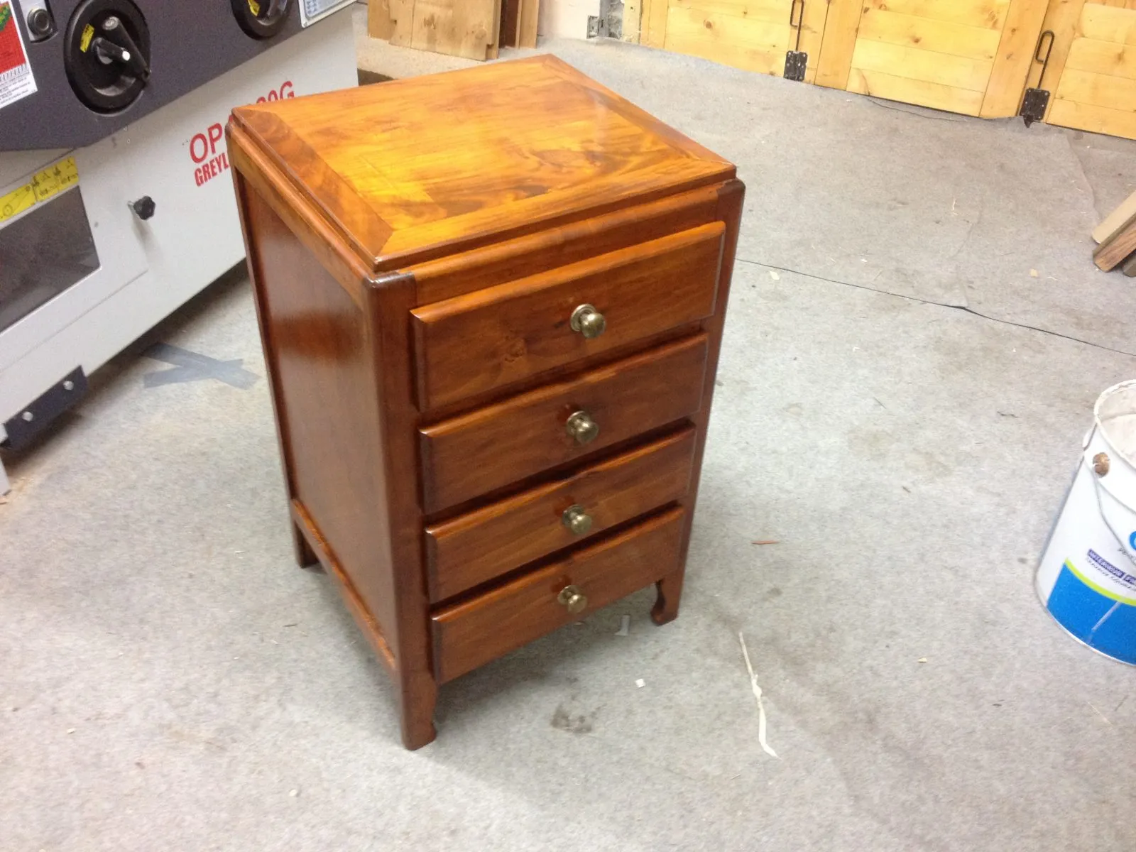 Chiffonnier d'appoint en Peuplier massif Francais