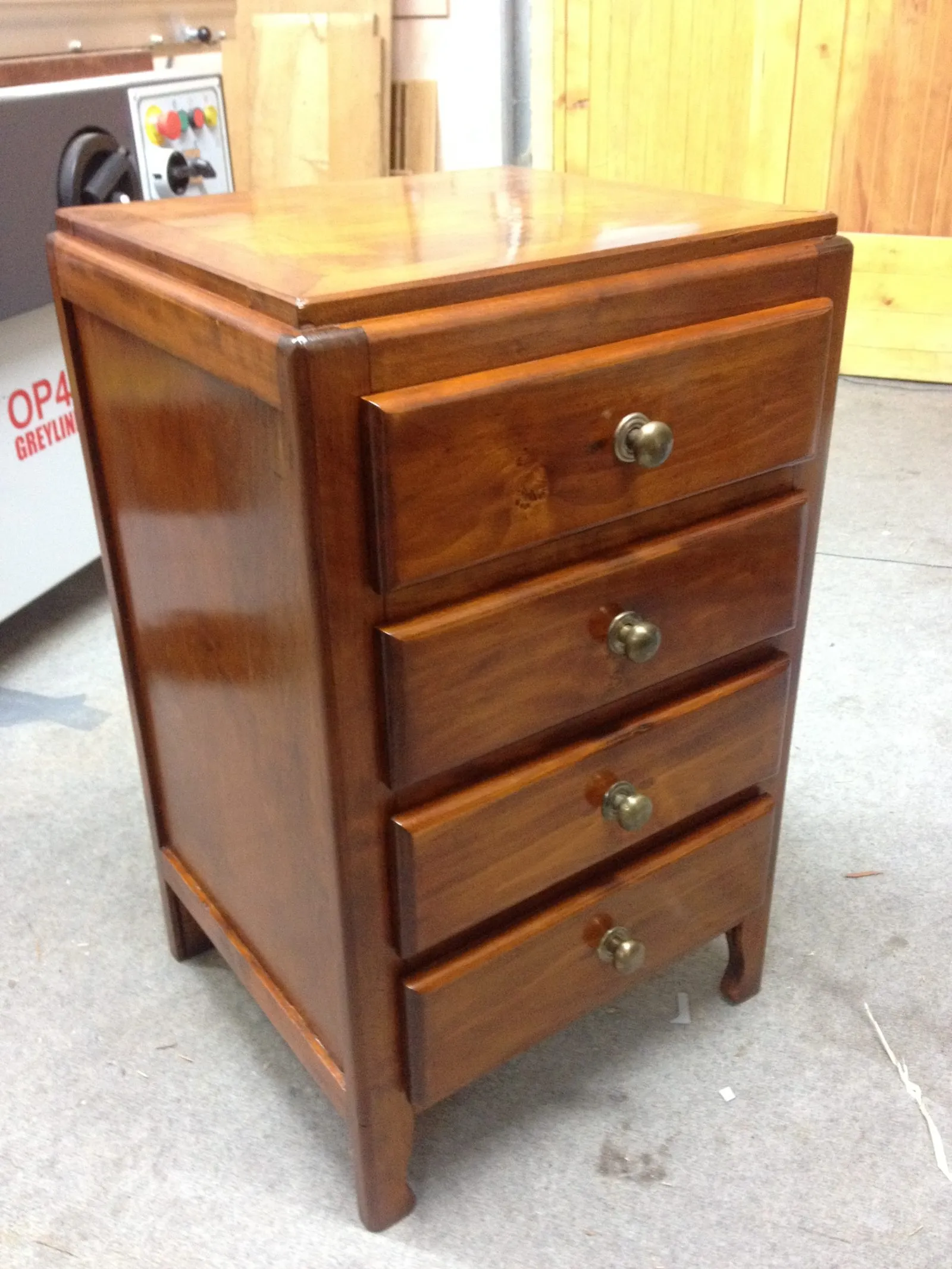 Chiffonnier d'appoint en Peuplier massif Francais