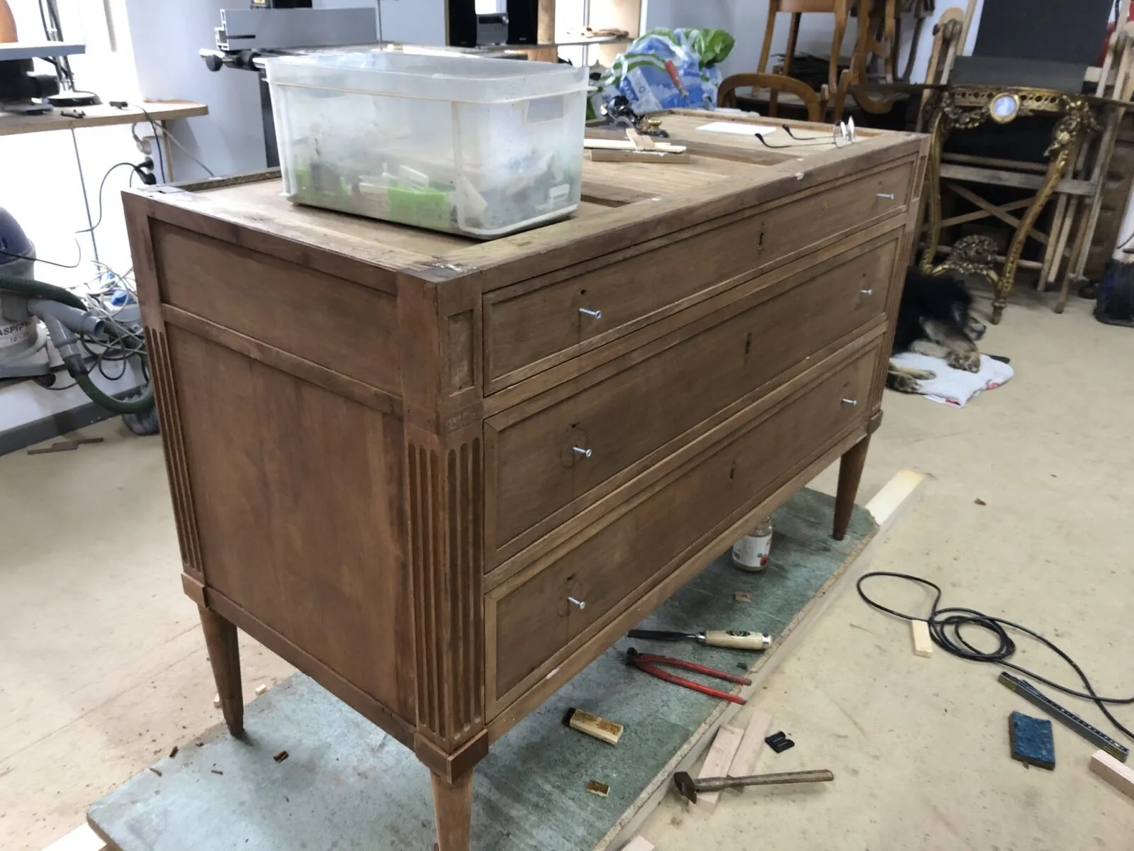 Restauration d'une commode époque XVIIIeme, estampillée Francois-Ignace PAPST.
