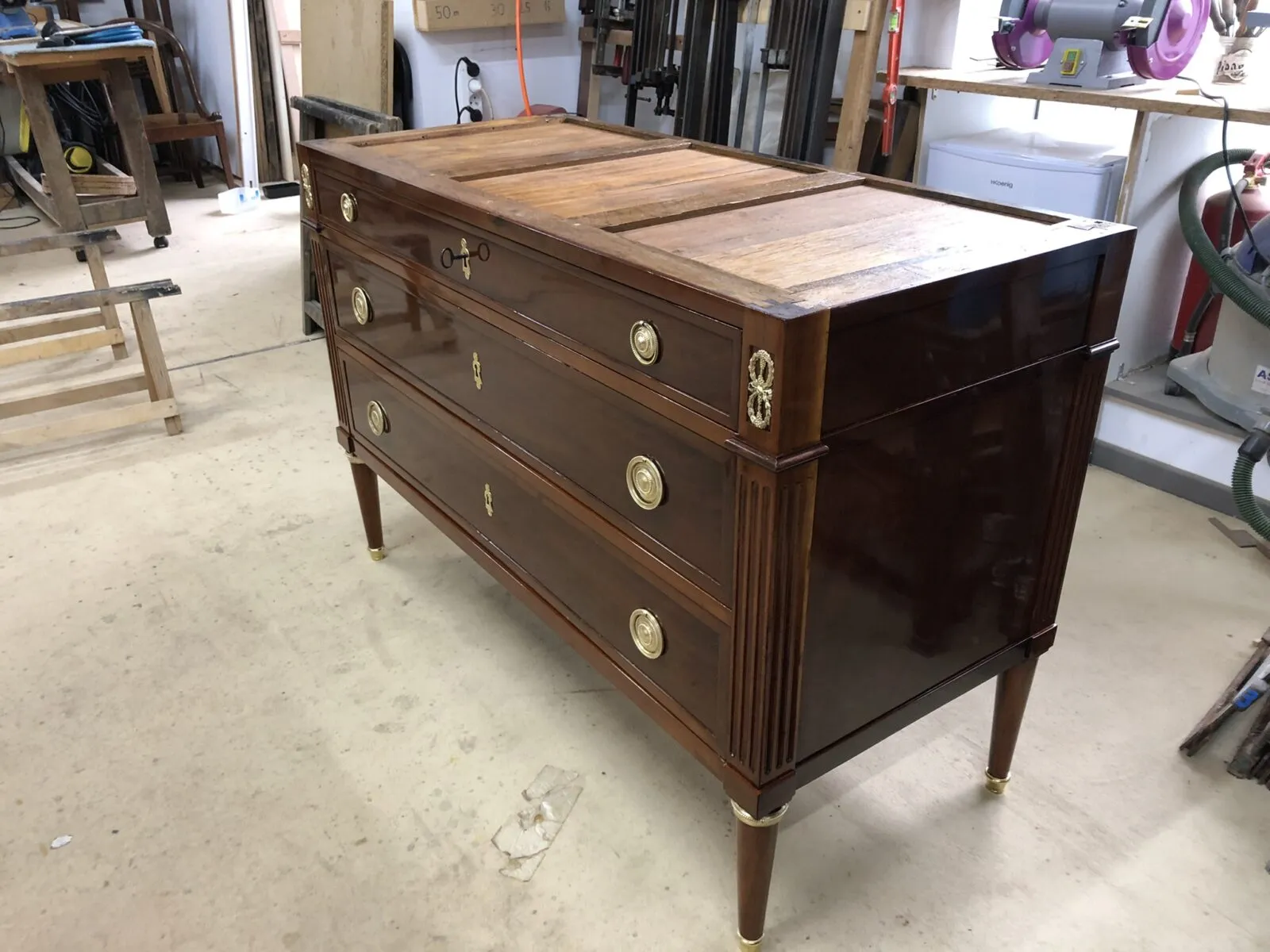 Restauration d'une commode époque XVIIIeme, estampillée Francois-Ignace PAPST.