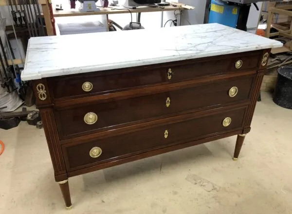 Restauration d'une commode époque XVIIIeme, estampillée Francois-Ignace PAPST.