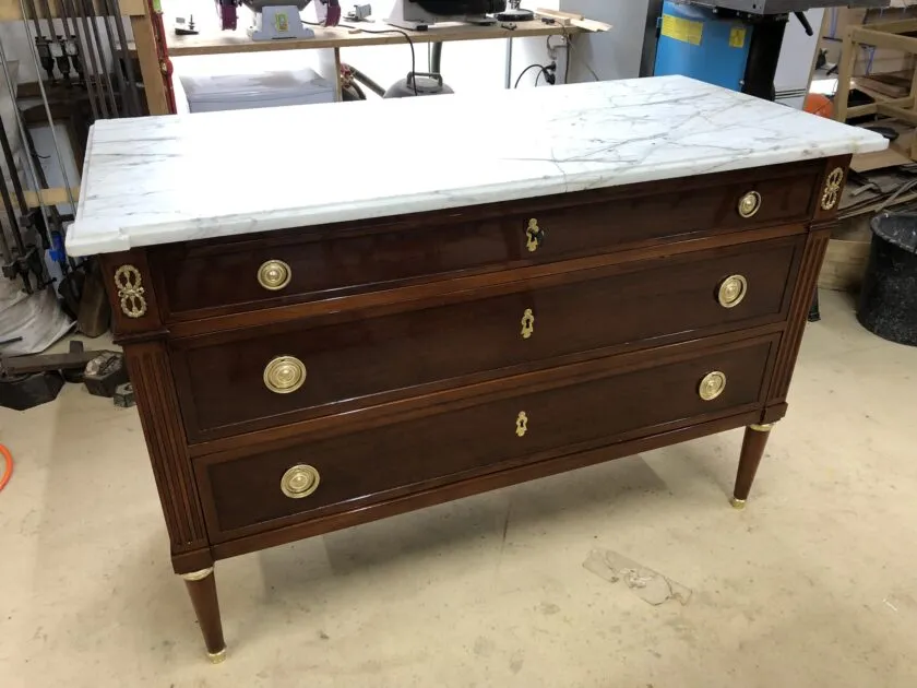 Restauration d'une commode époque XVIIIeme, estampillée Francois-Ignace PAPST.