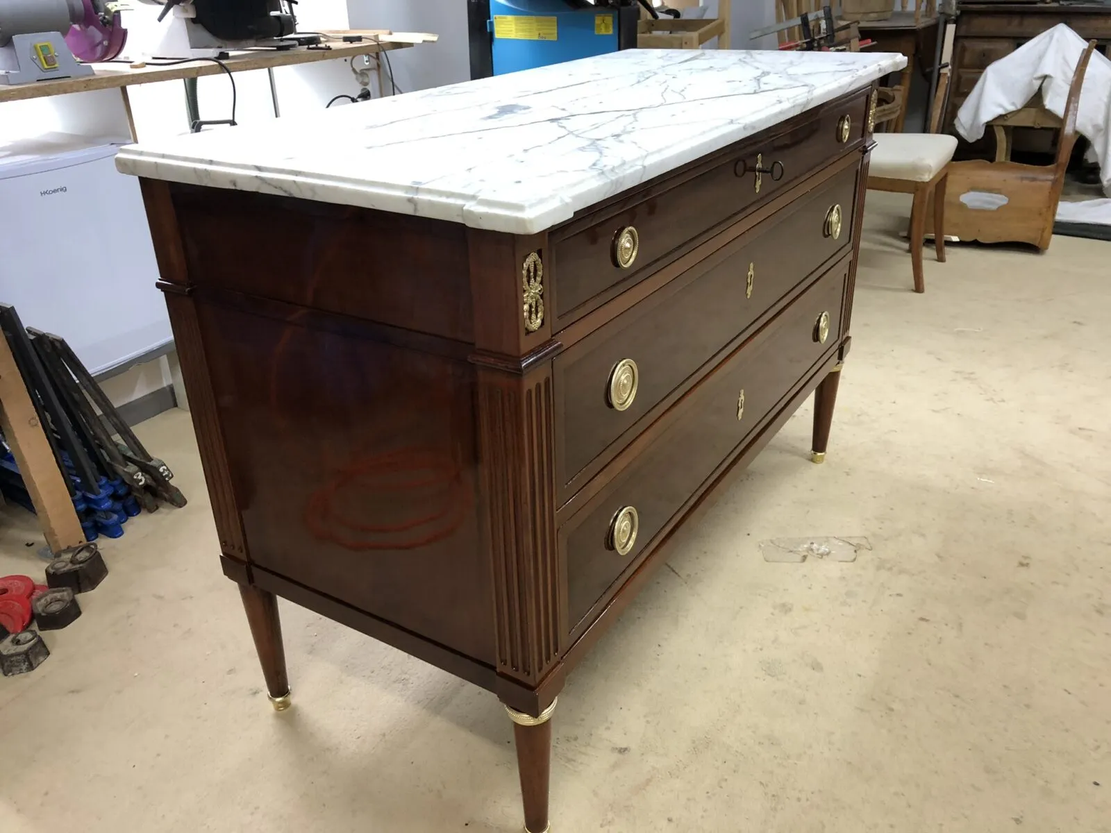 Restauration d'une commode époque XVIIIeme, estampillée Francois-Ignace PAPST.
