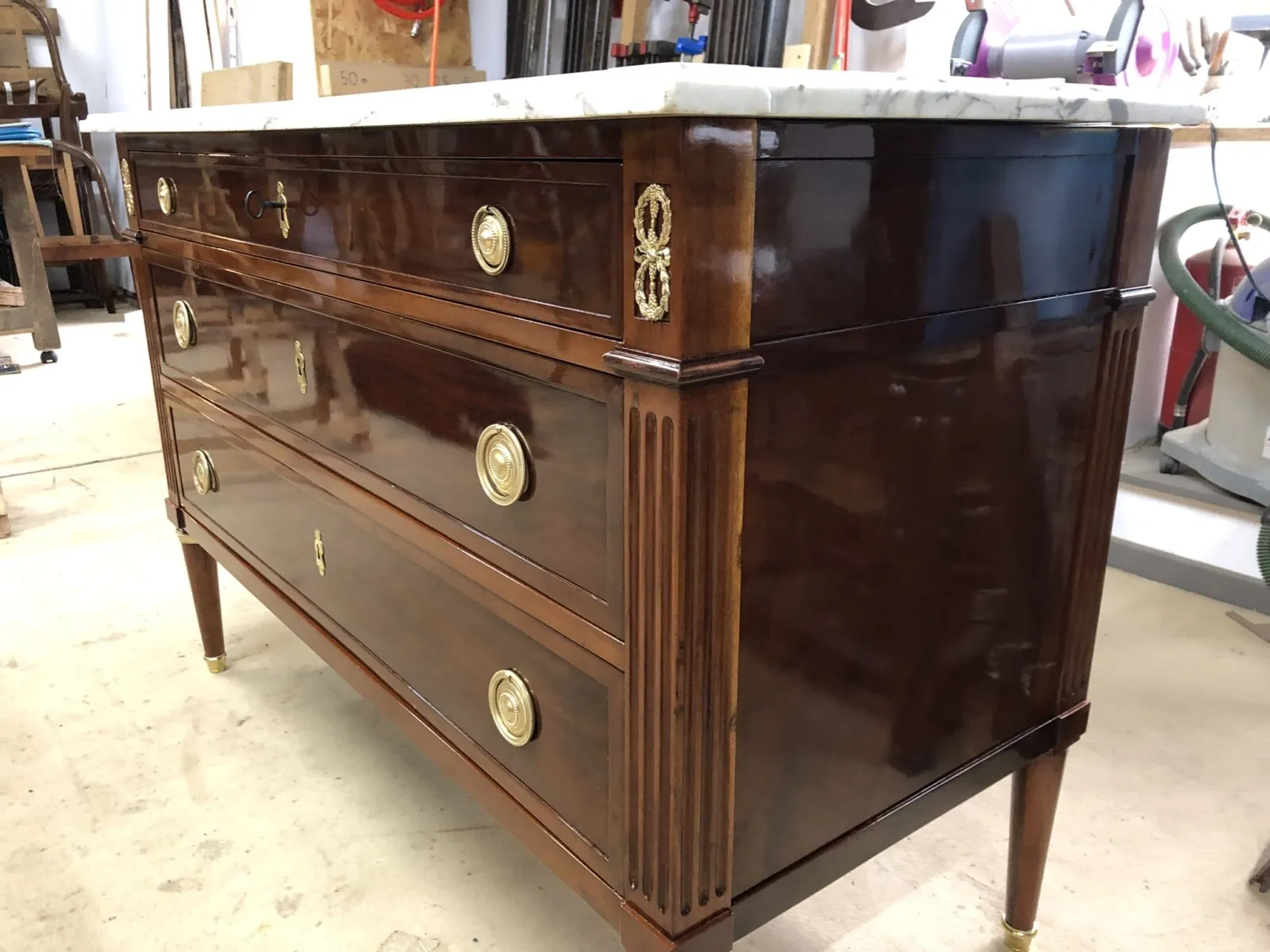 Restauration d'une commode époque XVIIIeme, estampillée Francois-Ignace PAPST.