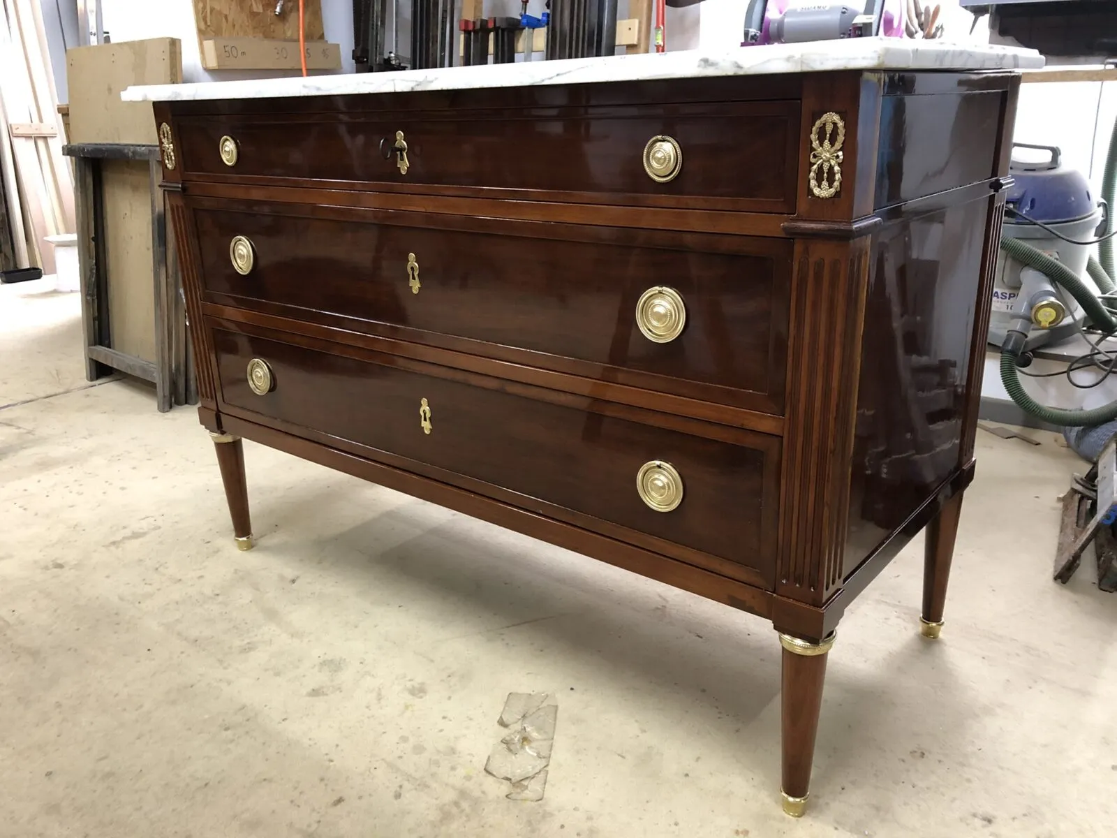 Restauration d'une commode époque XVIIIeme, estampillée Francois-Ignace PAPST.