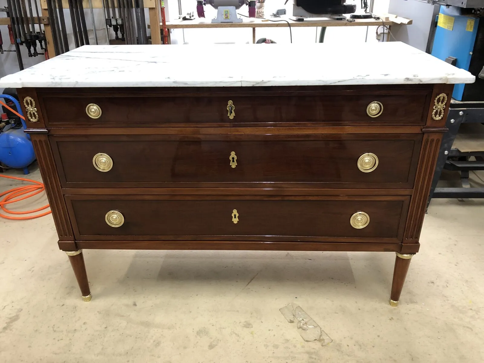 Restauration d'une commode époque XVIIIeme, estampillée Francois-Ignace PAPST.
