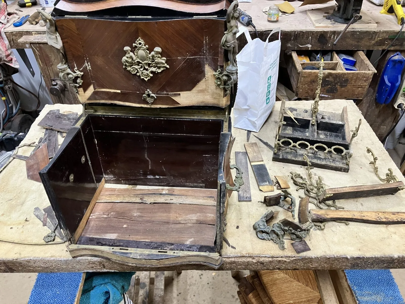 Cave à liqueur Napoléon III — avant restauration