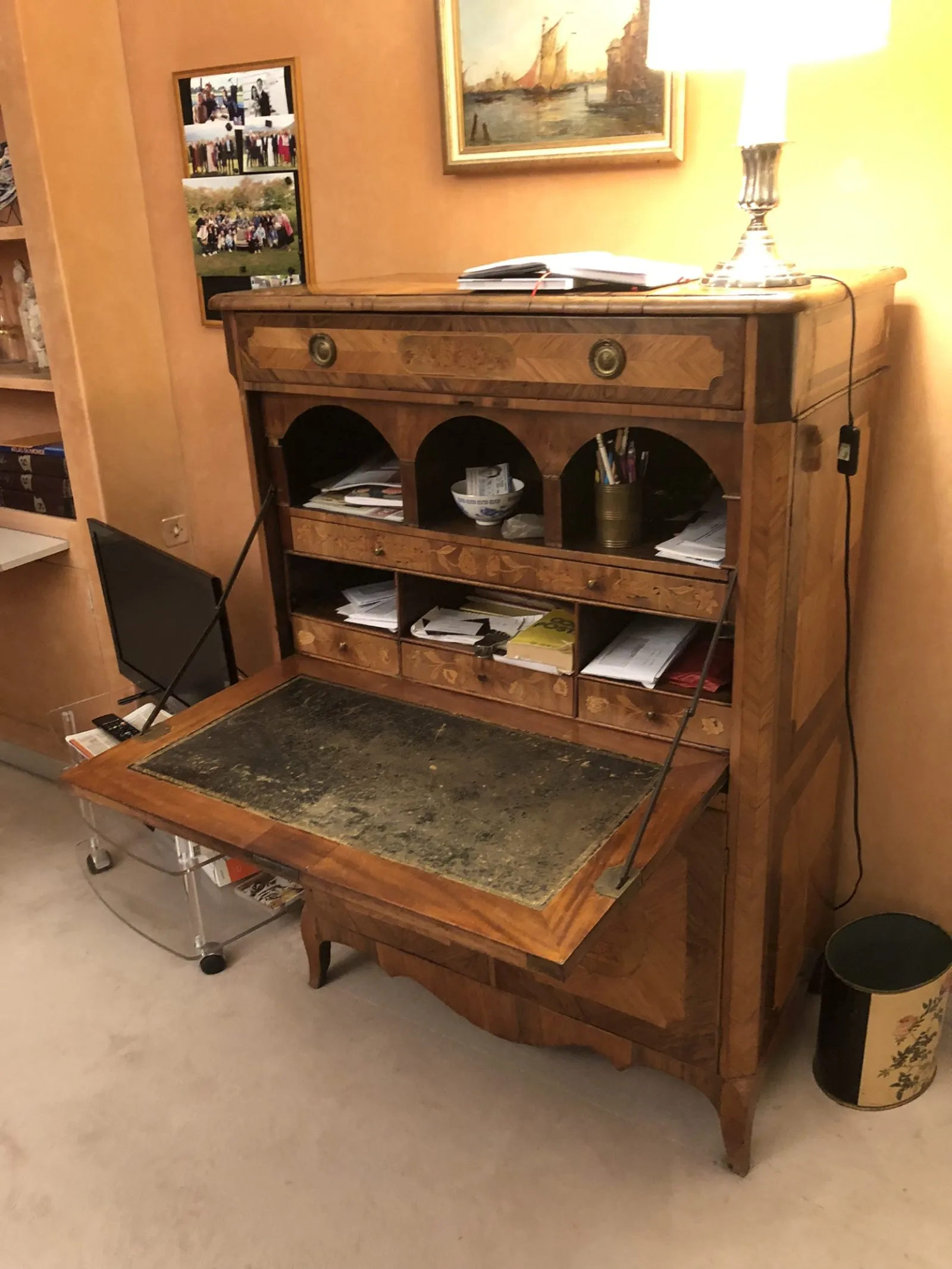 Conservation d'un secrétaire époque Transition XVIIIeme siècle — avant restauration